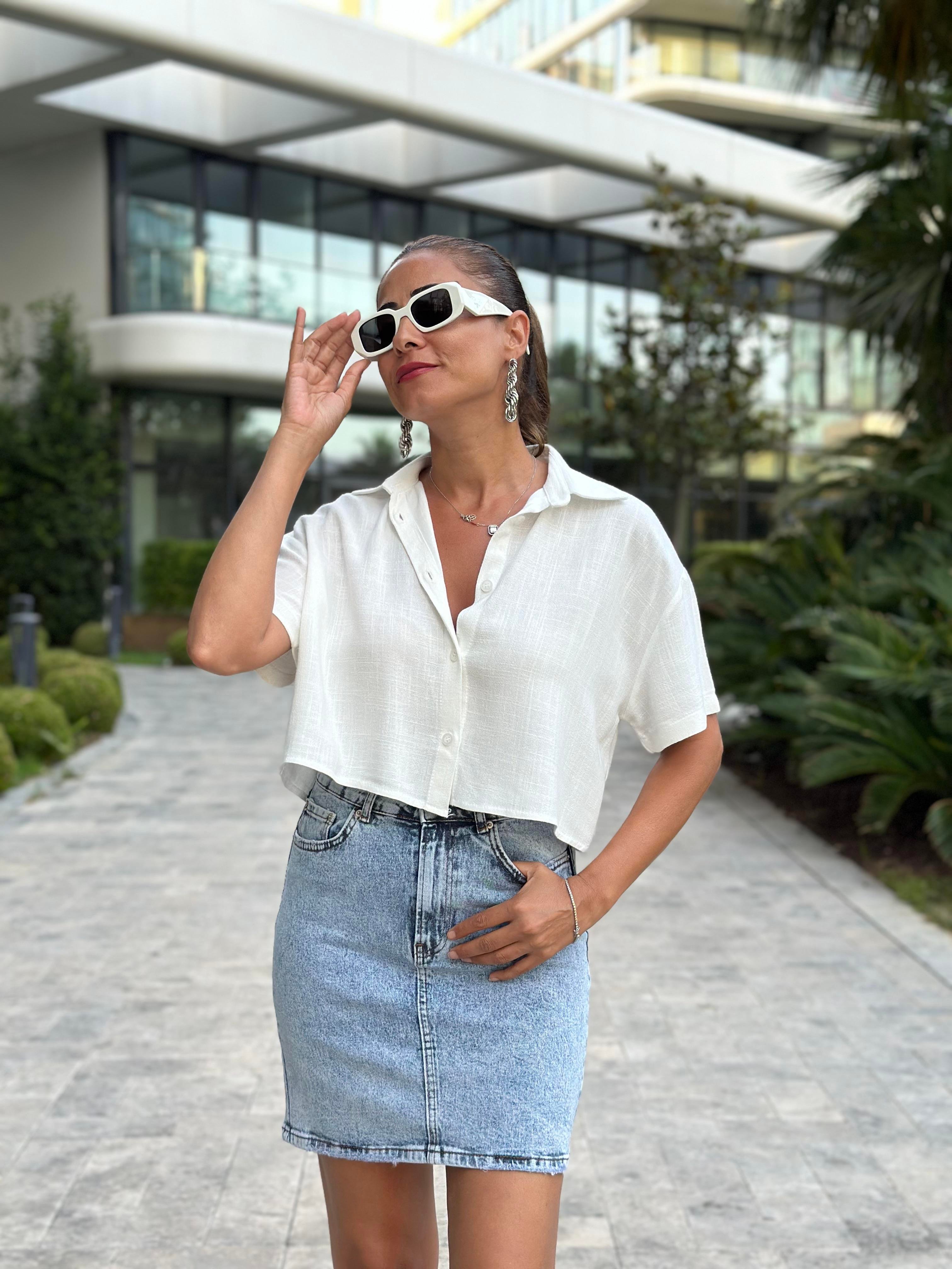 Beyaz Keten Marka Model Kısa Kol Kadın Crop Gömlek