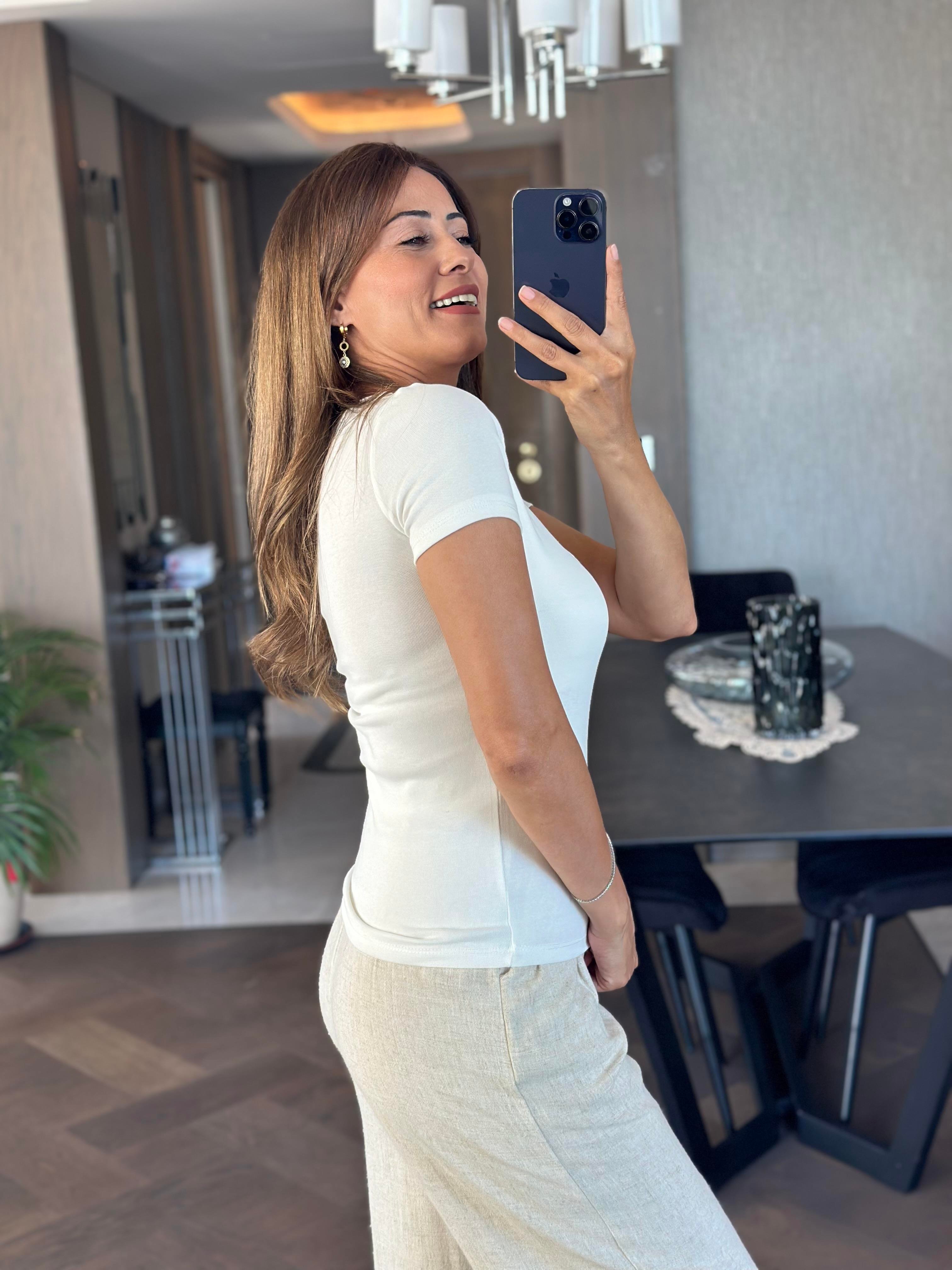 Beyaz Kısa Kol Önü İnci Demirli Kadın Body