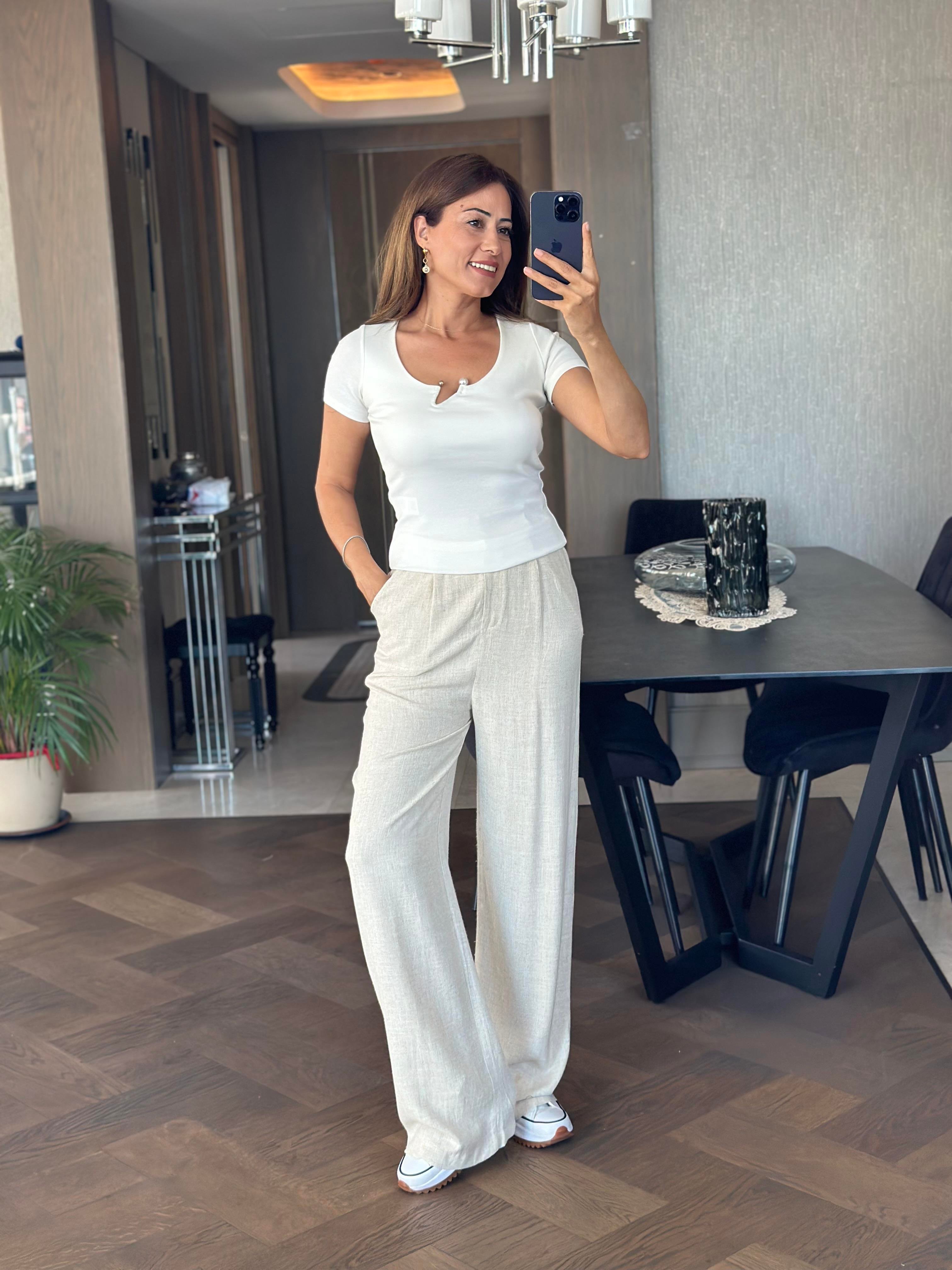 Beyaz Kısa Kol Önü İnci Demirli Kadın Body