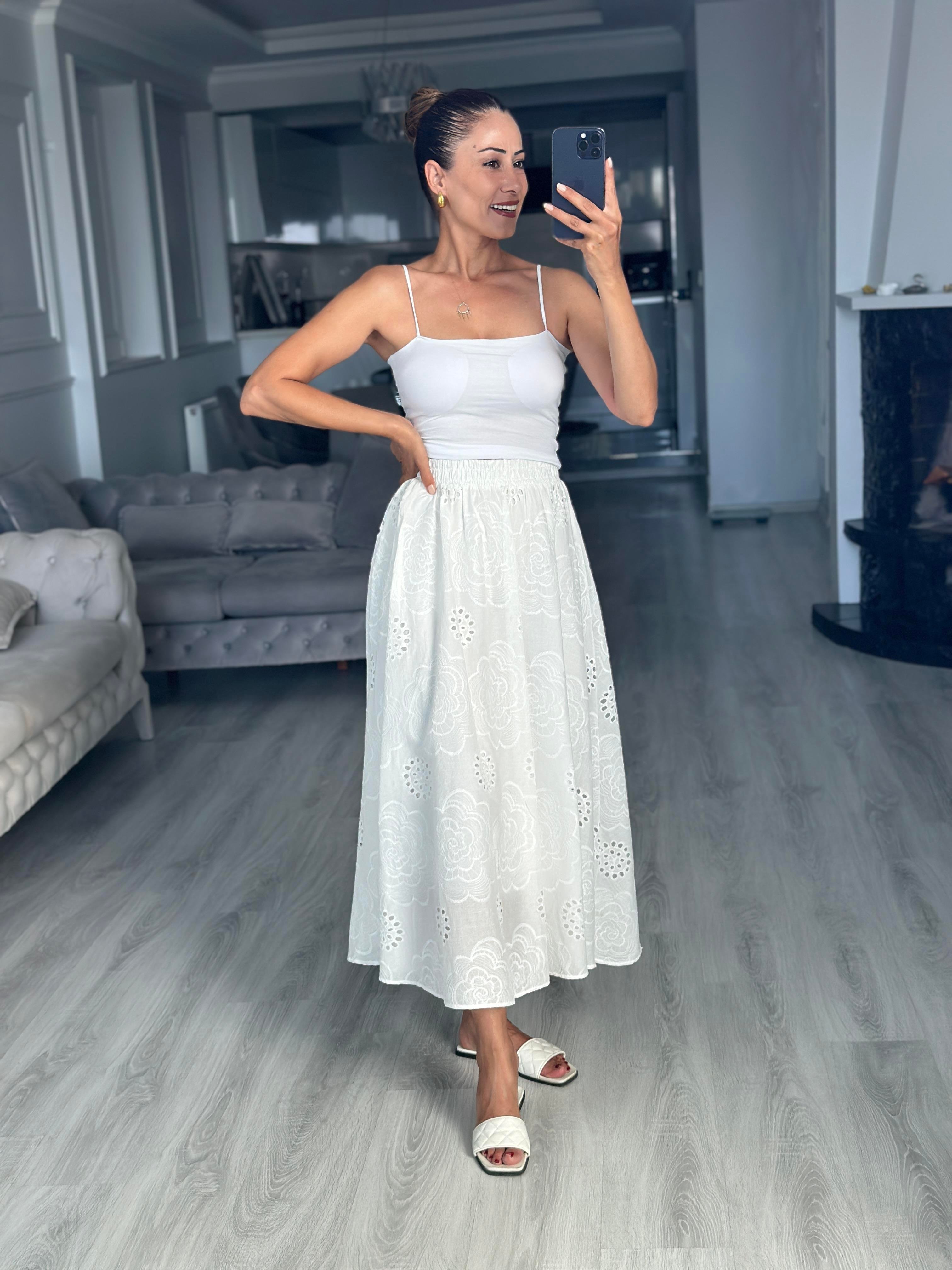 Beyaz Kuplu Lastik Askılı Kadın Body