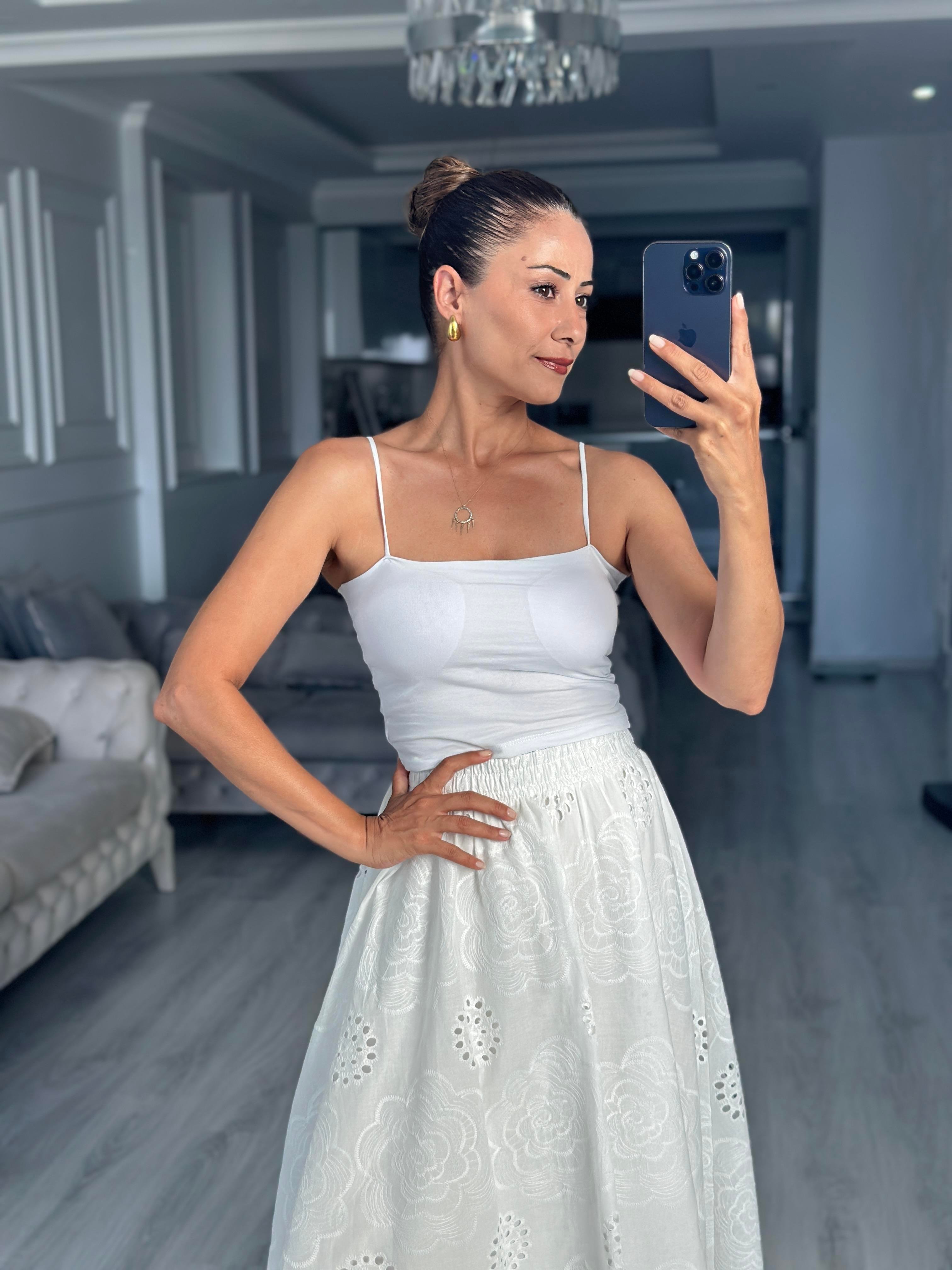 Beyaz Kuplu Lastik Askılı Kadın Body