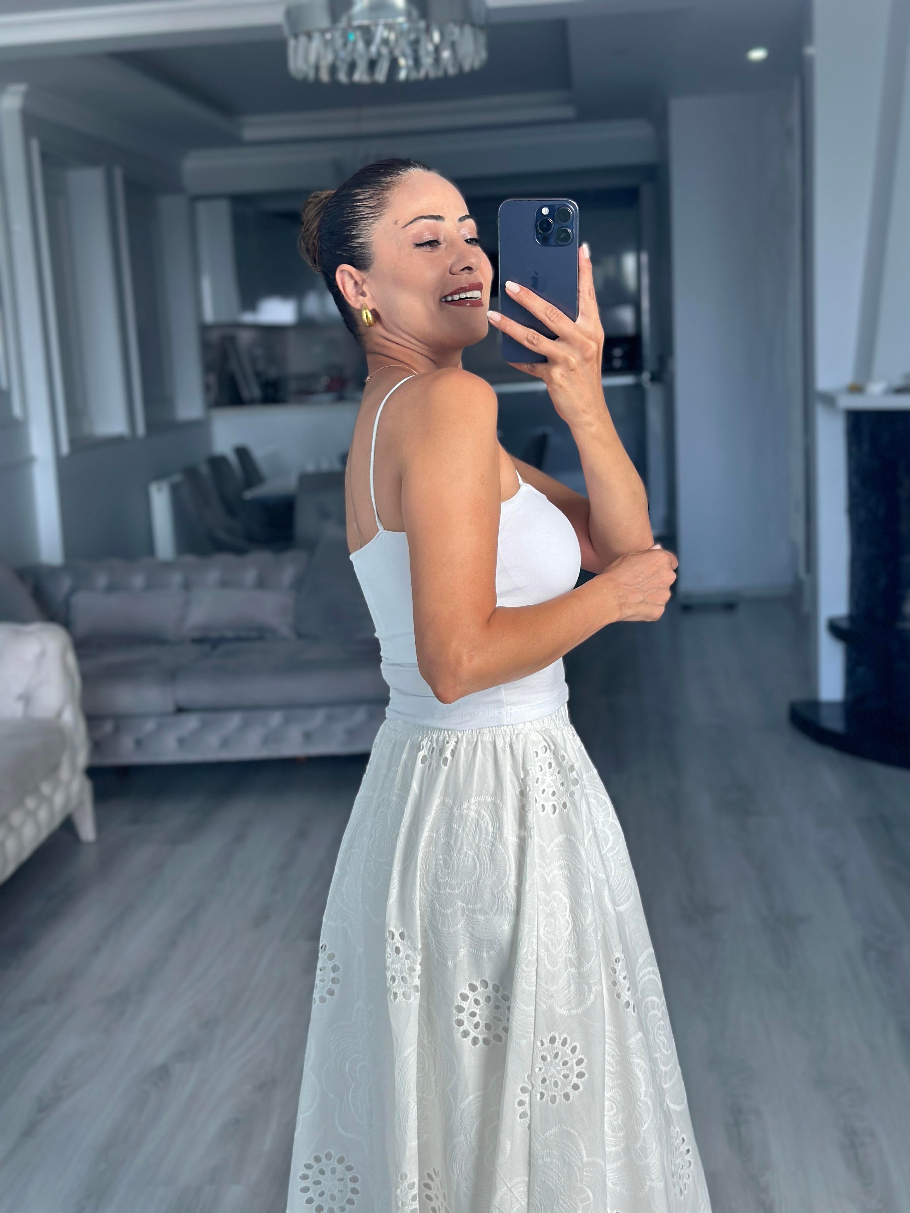 Beyaz Kuplu Lastik Askılı Kadın Body