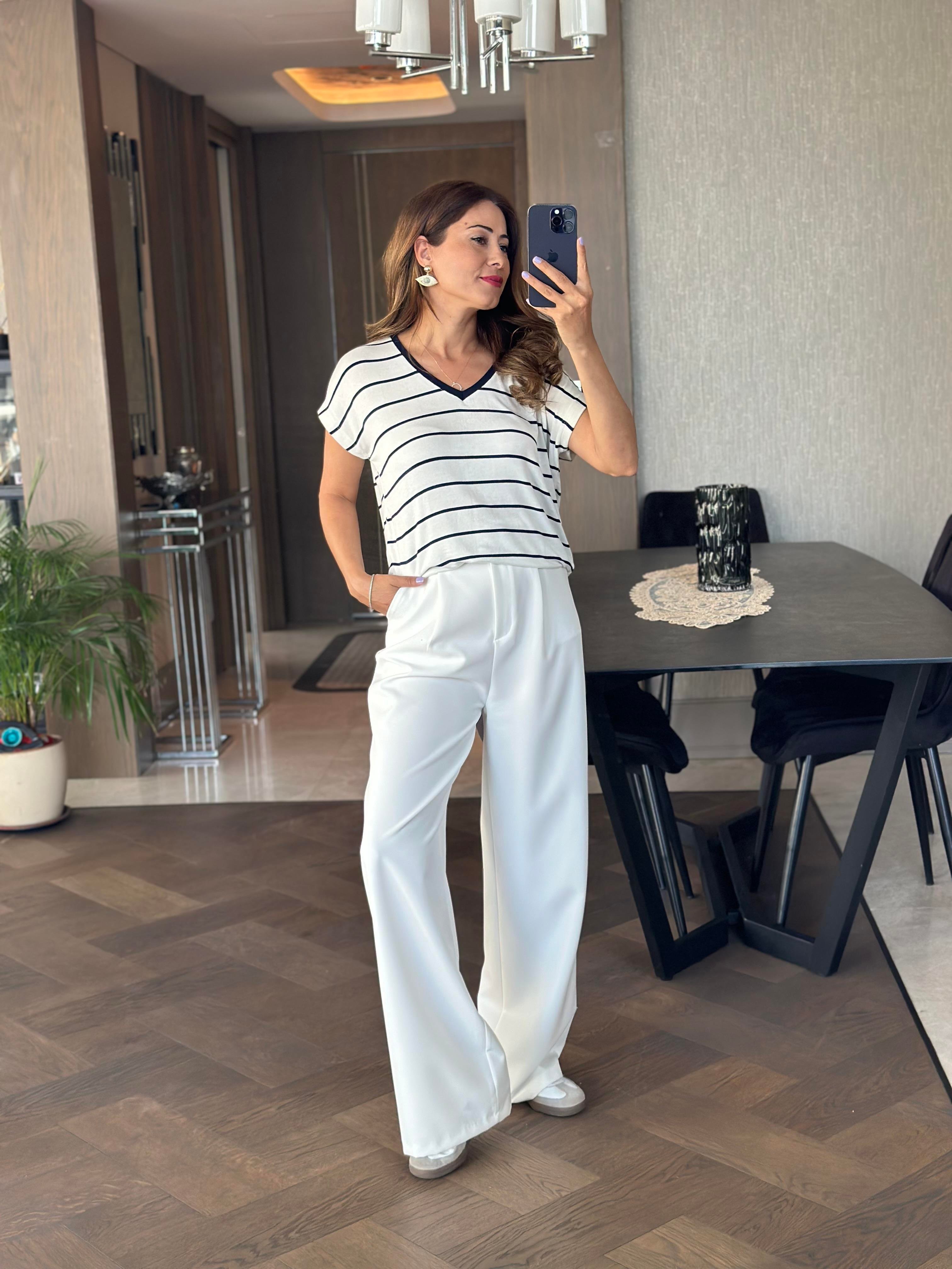 Beyaz Lacivert Çizgili V Yaka Kısa Yarasa Kol Merserize Kadın T-Shirt