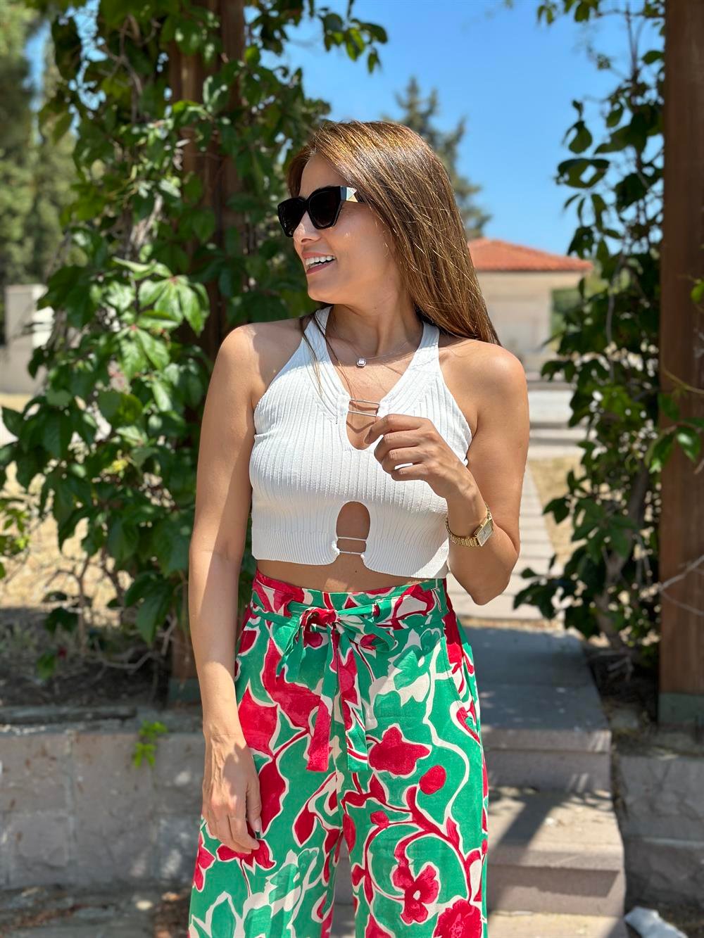 Beyaz Metal Detay Triko Kadın Crop Bluz