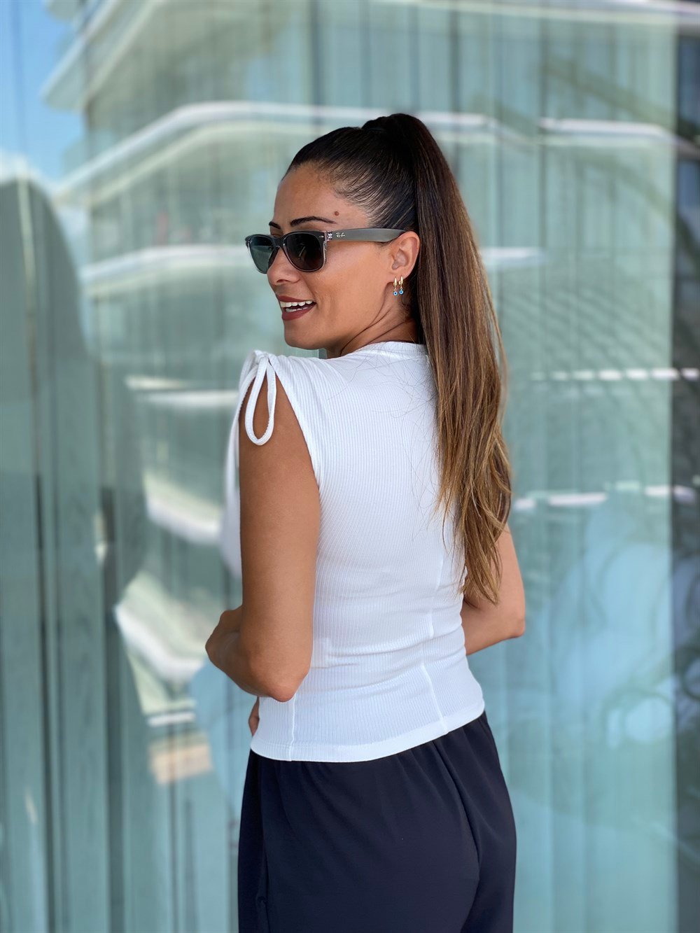 Beyaz Omuzları İp Büzgülü Kadın Body