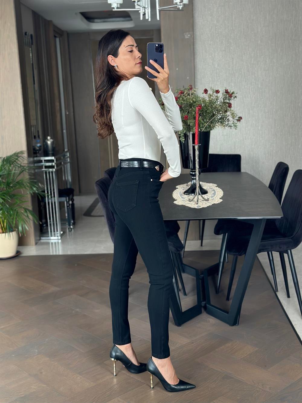 Beyaz Omzu Açık Uzun Kol  Kadın Body