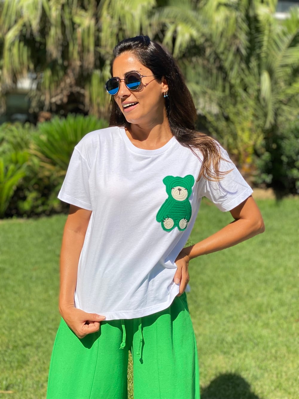 Beyaz Önü Ayıcık Detay Kadın T-Shirt