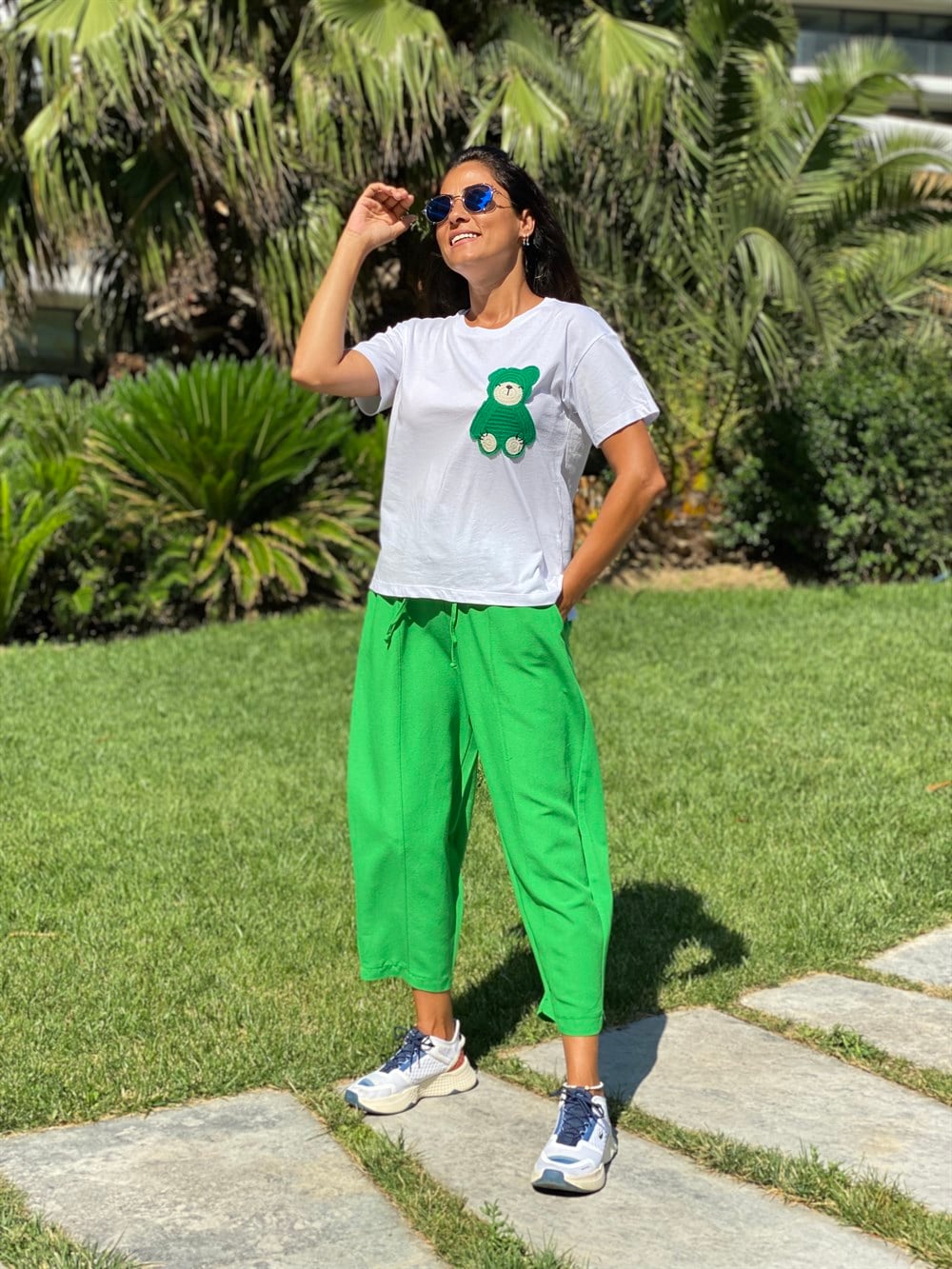 Beyaz Önü Ayıcık Detay Kadın T-Shirt