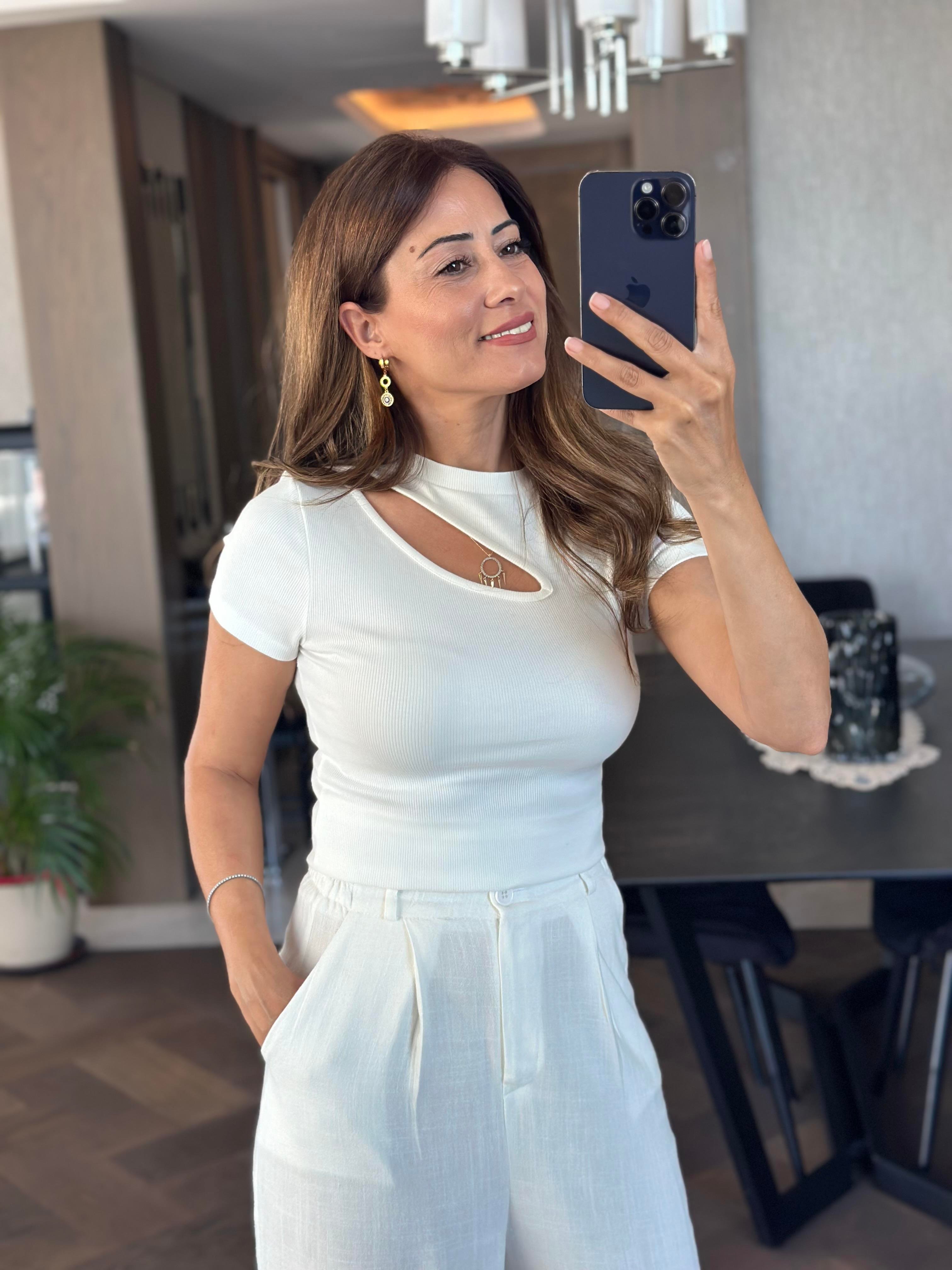 Beyaz Önü Dekolteli Kısa Kol Bisiklet Yaka Kadın Body