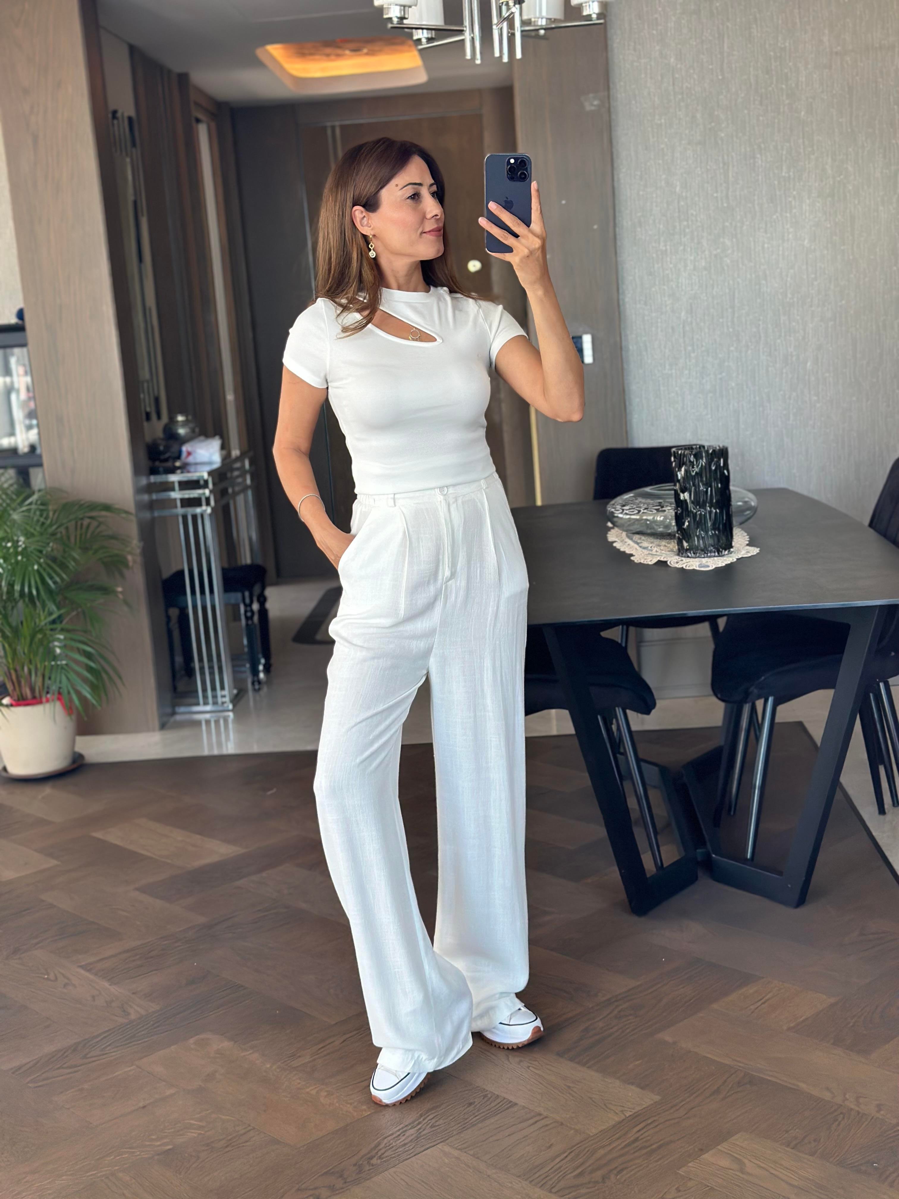 Beyaz Önü Dekolteli Kısa Kol Bisiklet Yaka Kadın Body