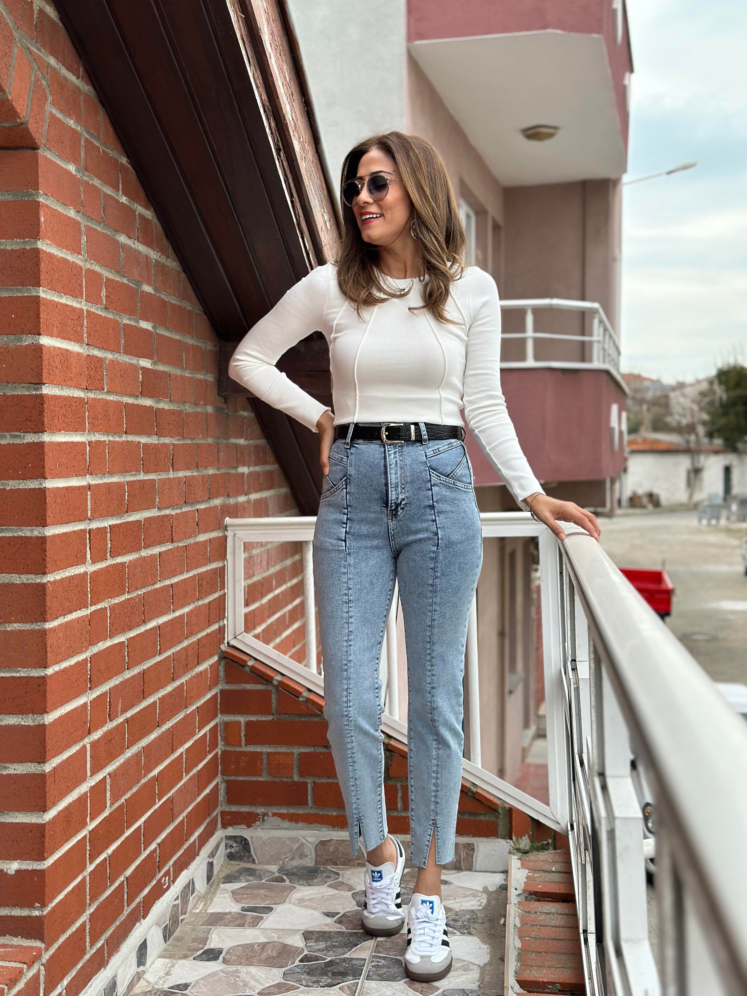 Beyaz Önü Dikişli Uzun Kol Kaşkorse Kadın  Bluz