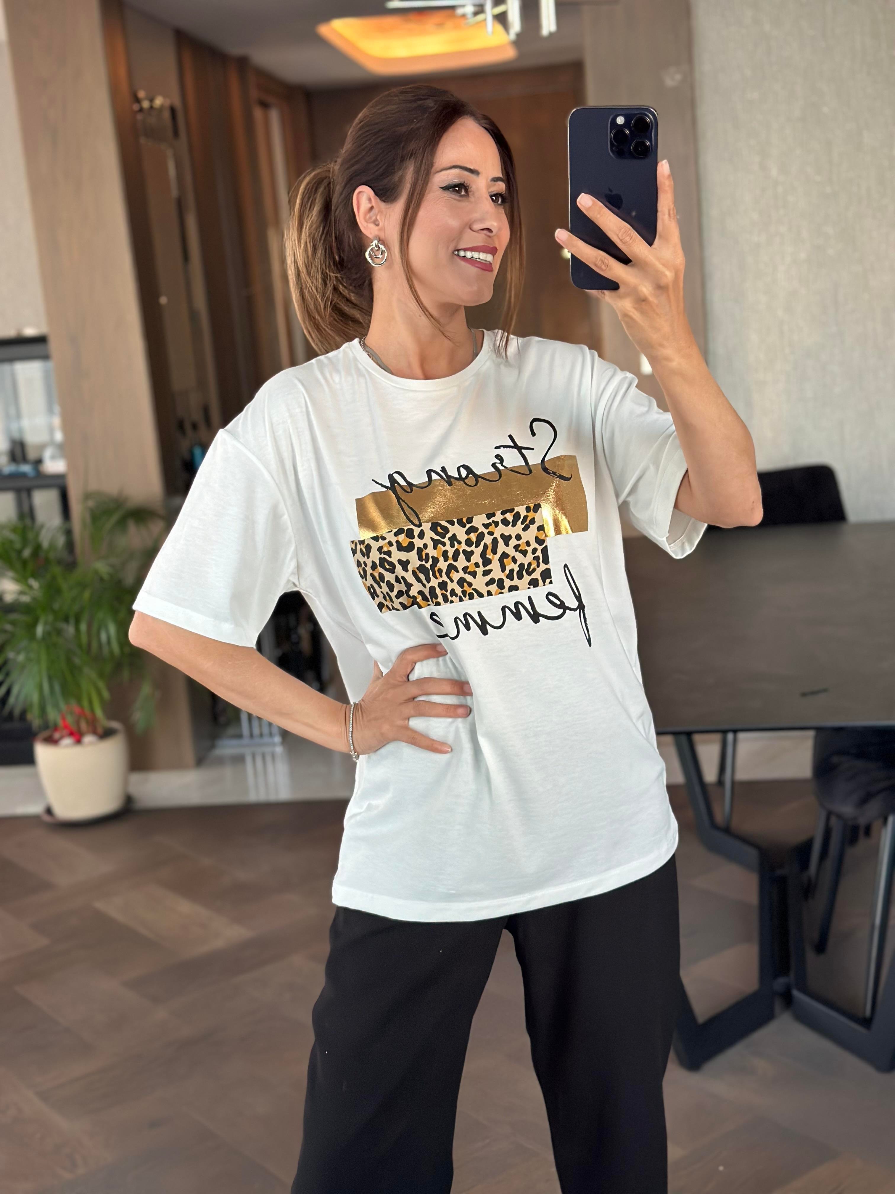 Beyaz Önü Leopar Baskılı Bisiklet Yaka Kadın T-Shirt