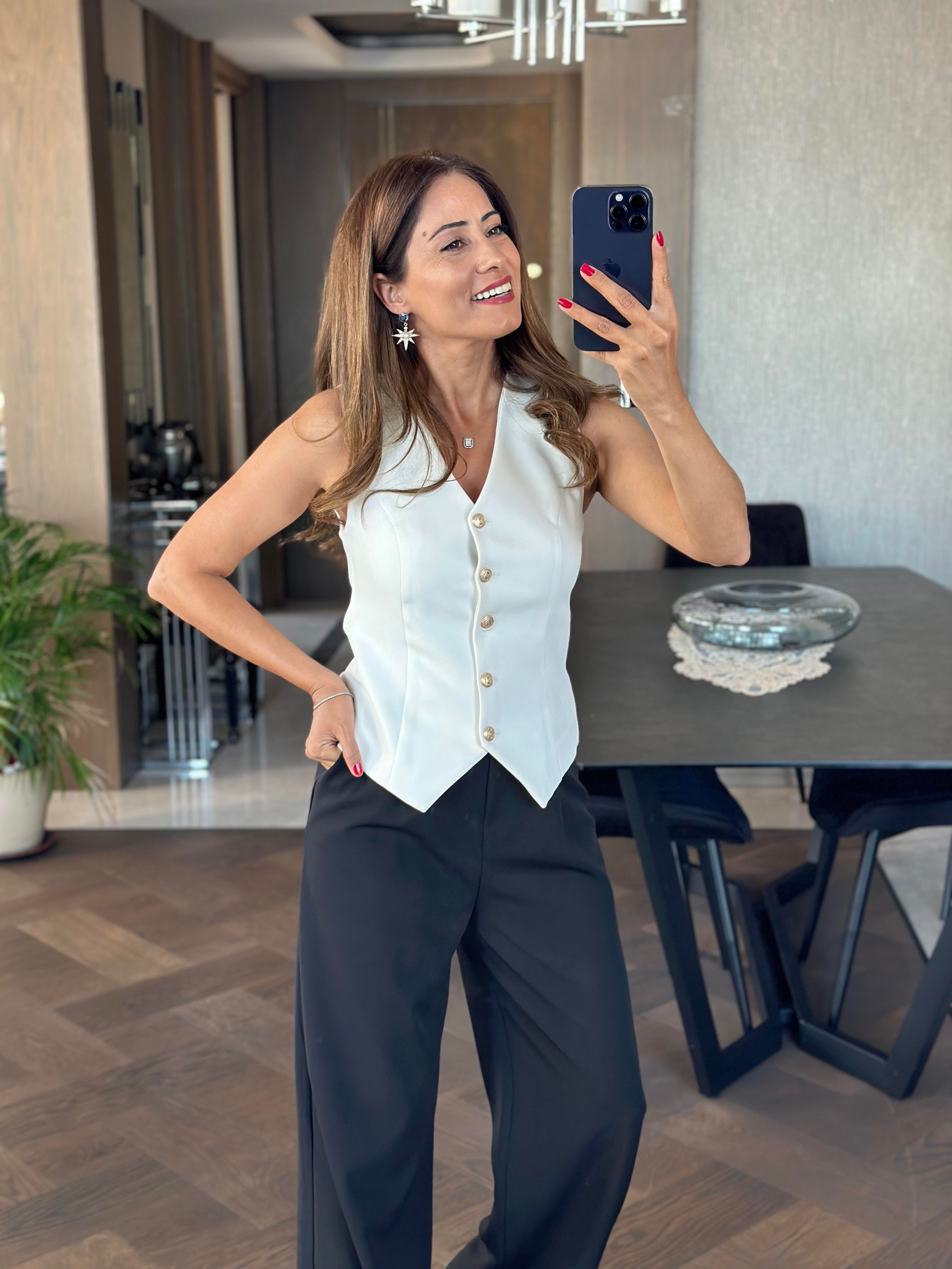 Beyaz Orjinal Marka Beş Gold Düğmeli Astarlı Kadın Yelek