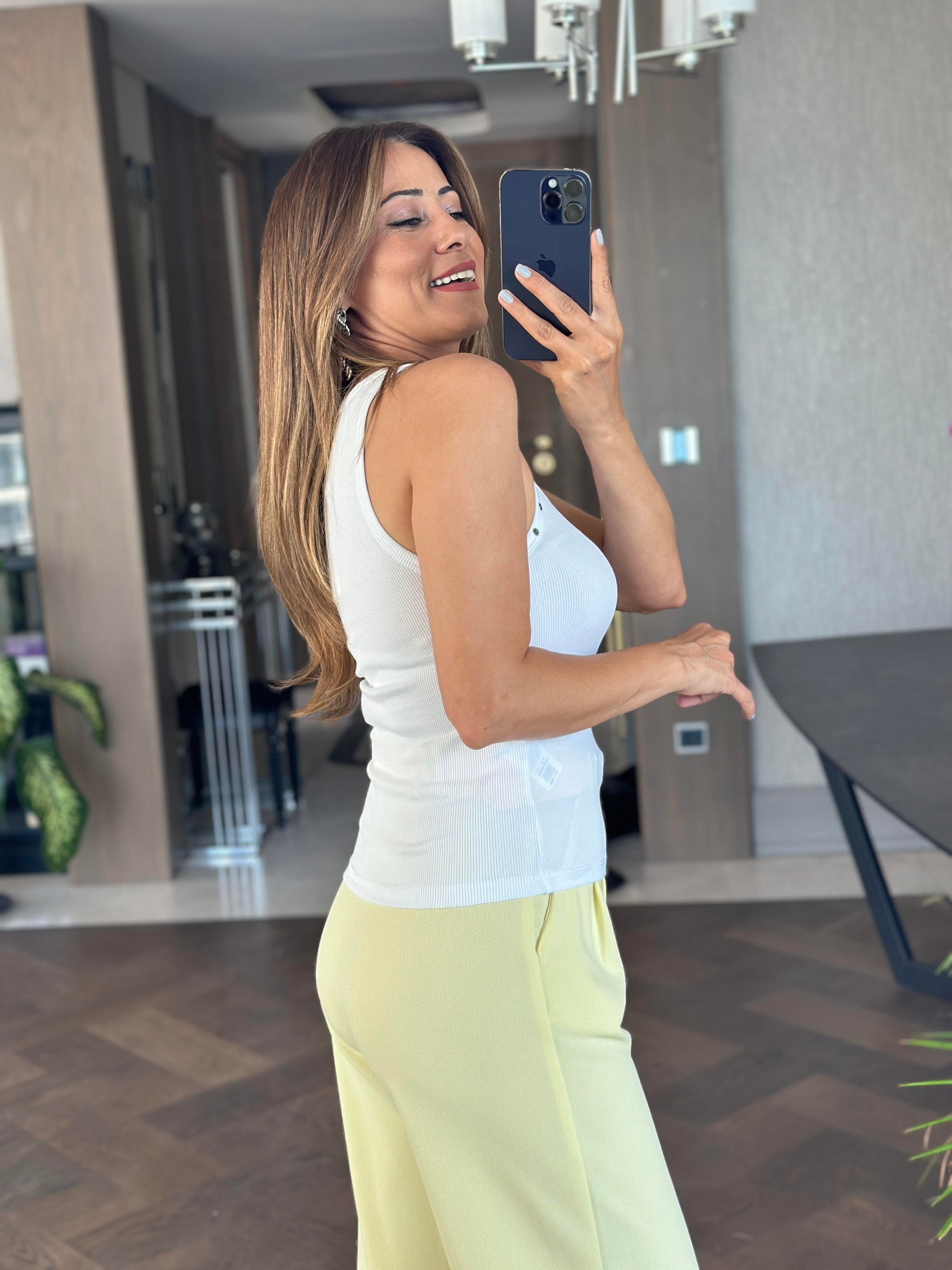 Beyaz Perçin Detaylı U Yaka Kaşkorse Kadın Body