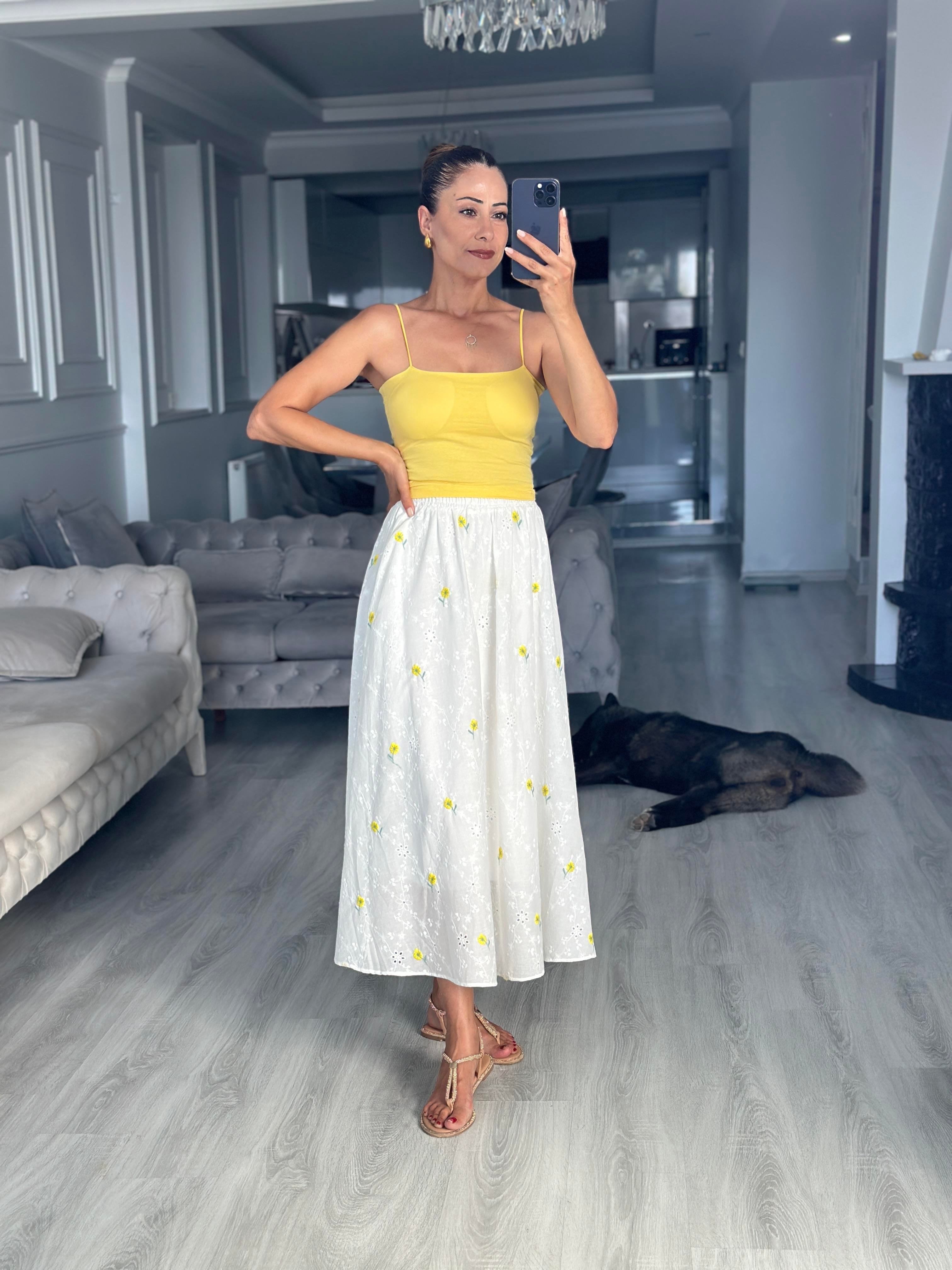 Beyaz Sarı Papatya Nakışlı Fisto Midi Boy Kadın Etek