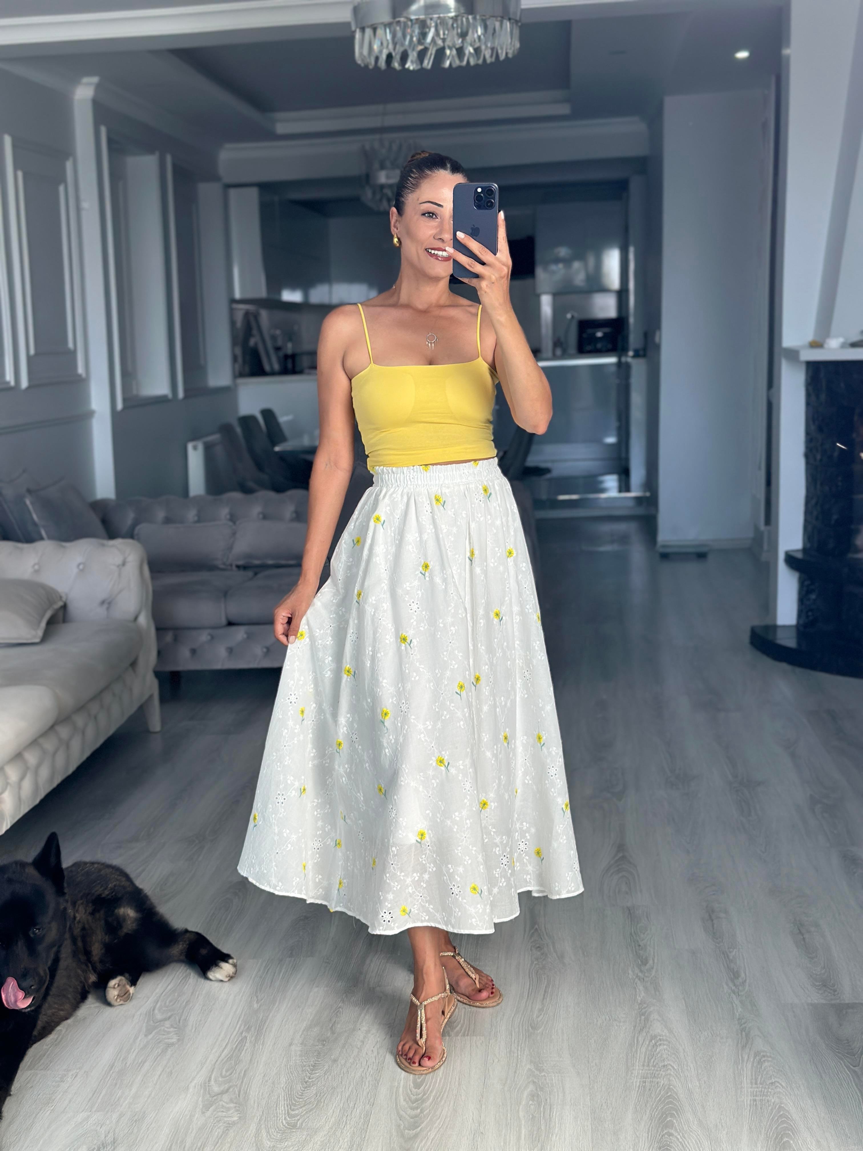 Beyaz Sarı Papatya Nakışlı Fisto Midi Boy Kadın Etek