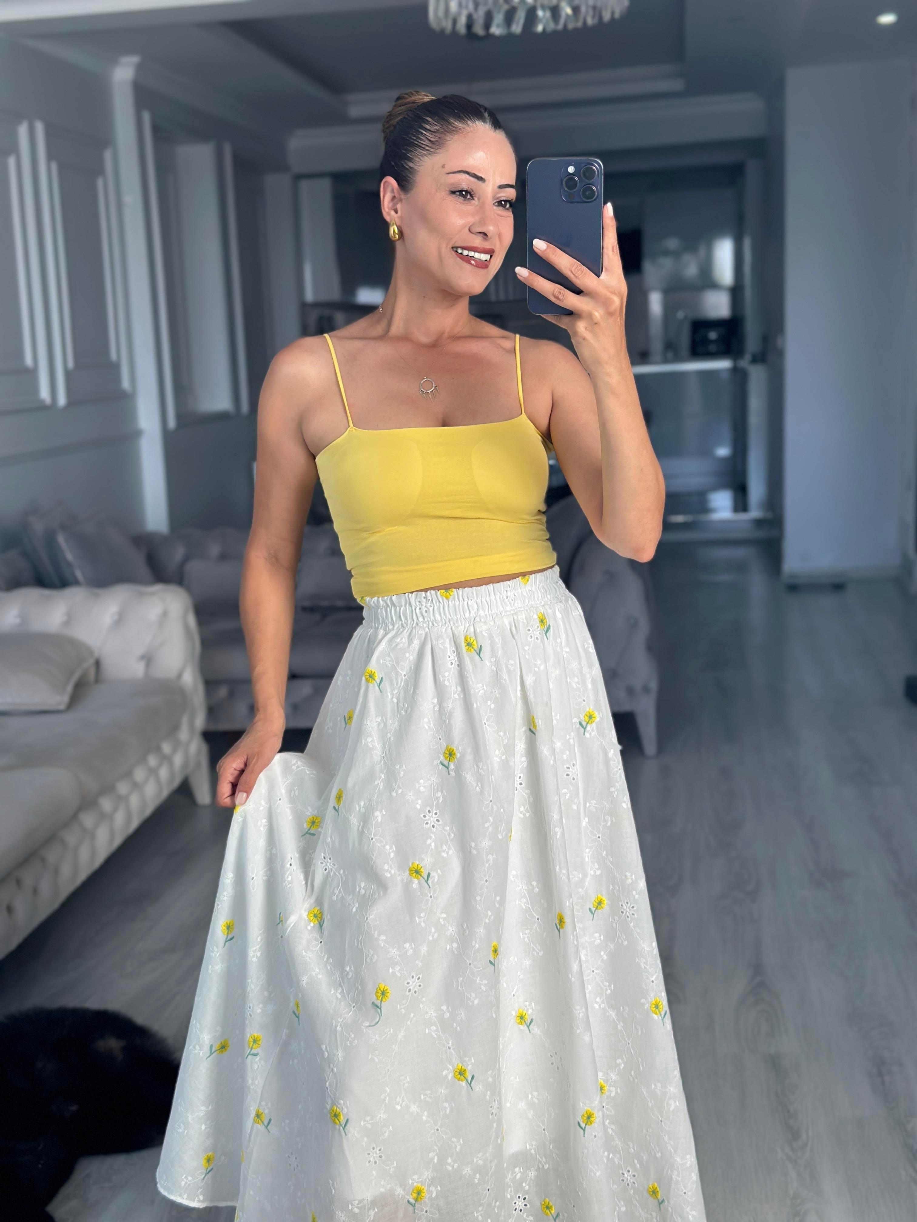 Beyaz Sarı Papatya Nakışlı Fisto Midi Boy Kadın Etek