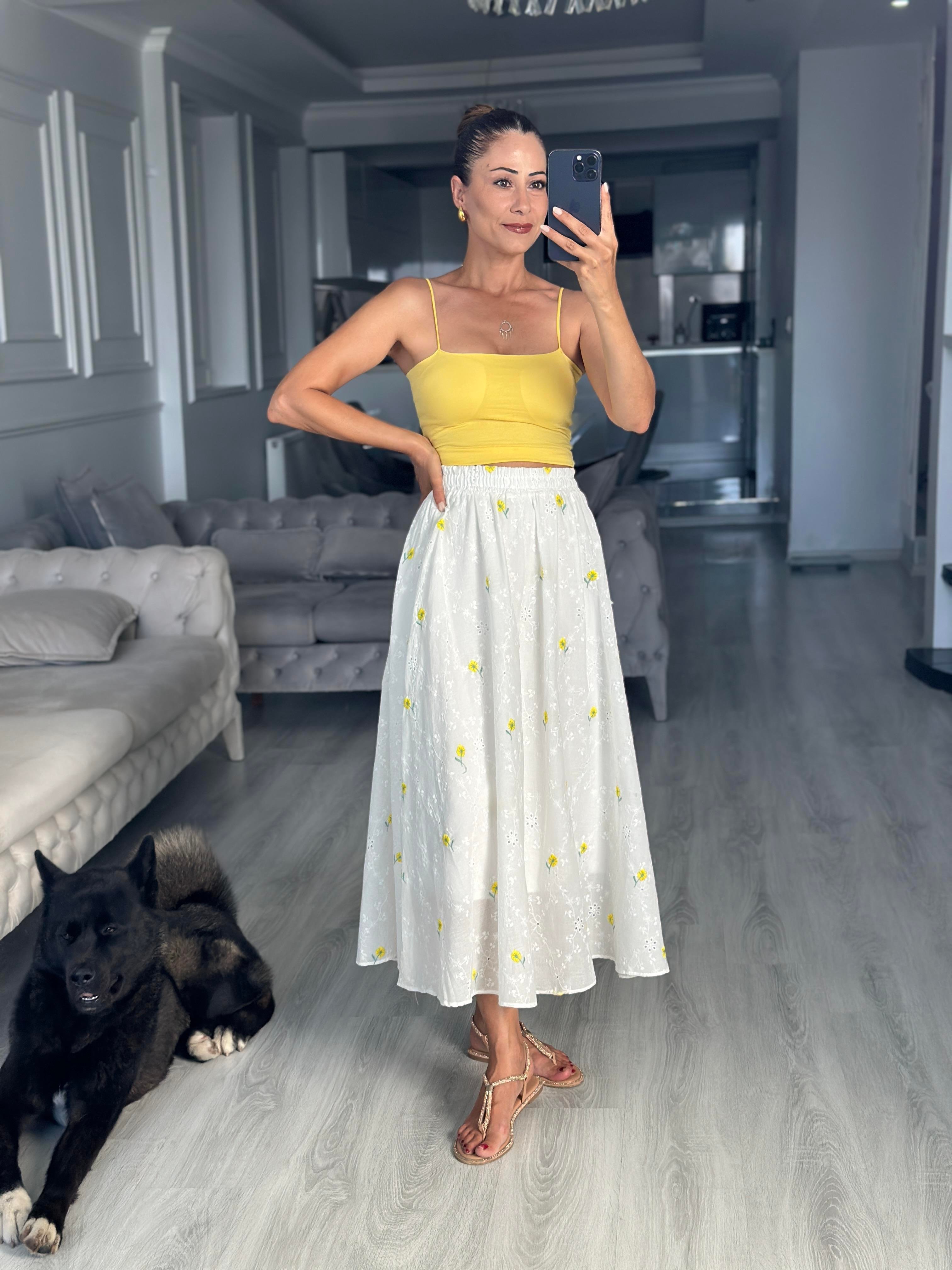 Beyaz Sarı Papatya Nakışlı Fisto Midi Boy Kadın Etek