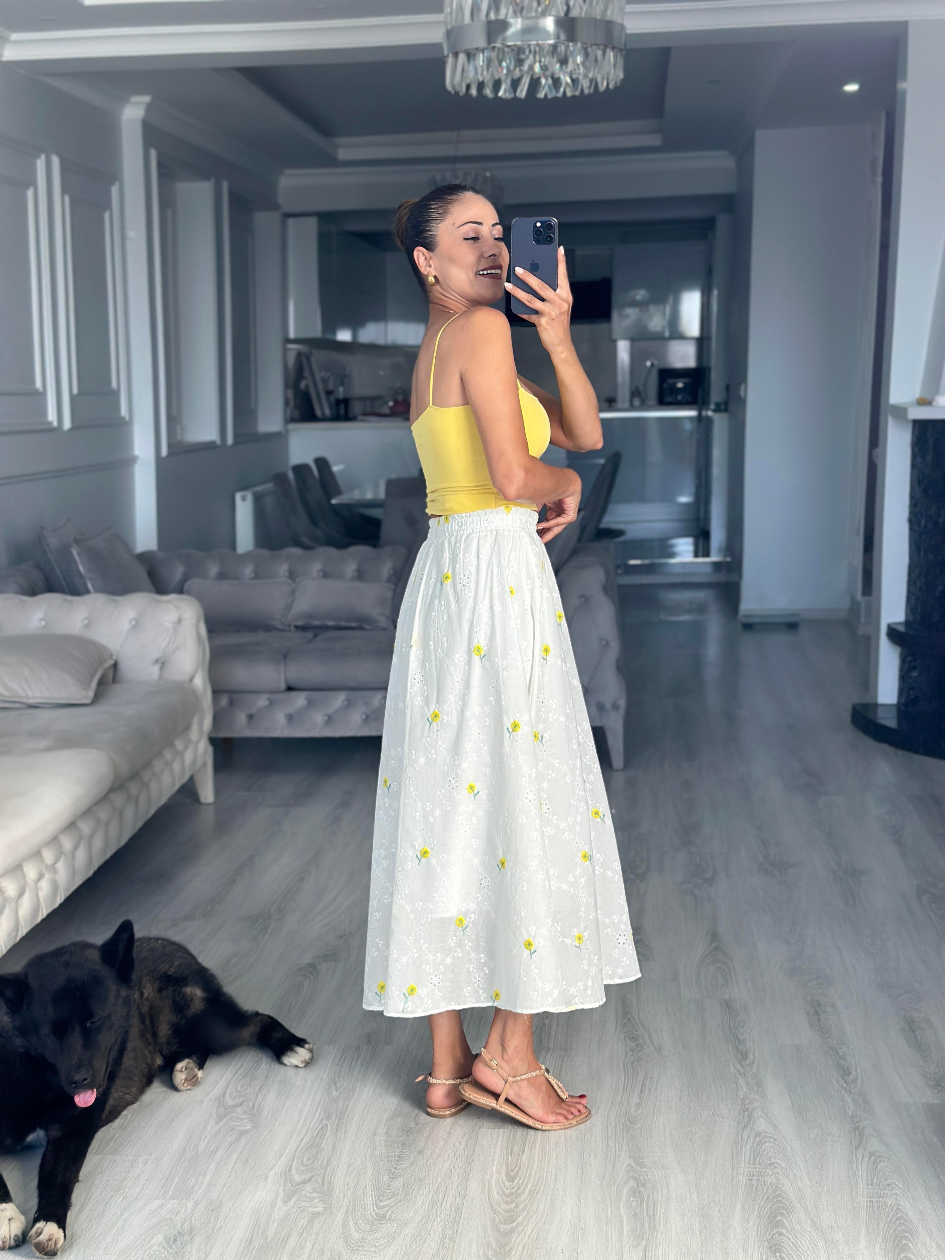 Beyaz Sarı Papatya Nakışlı Fisto Midi Boy Kadın Etek