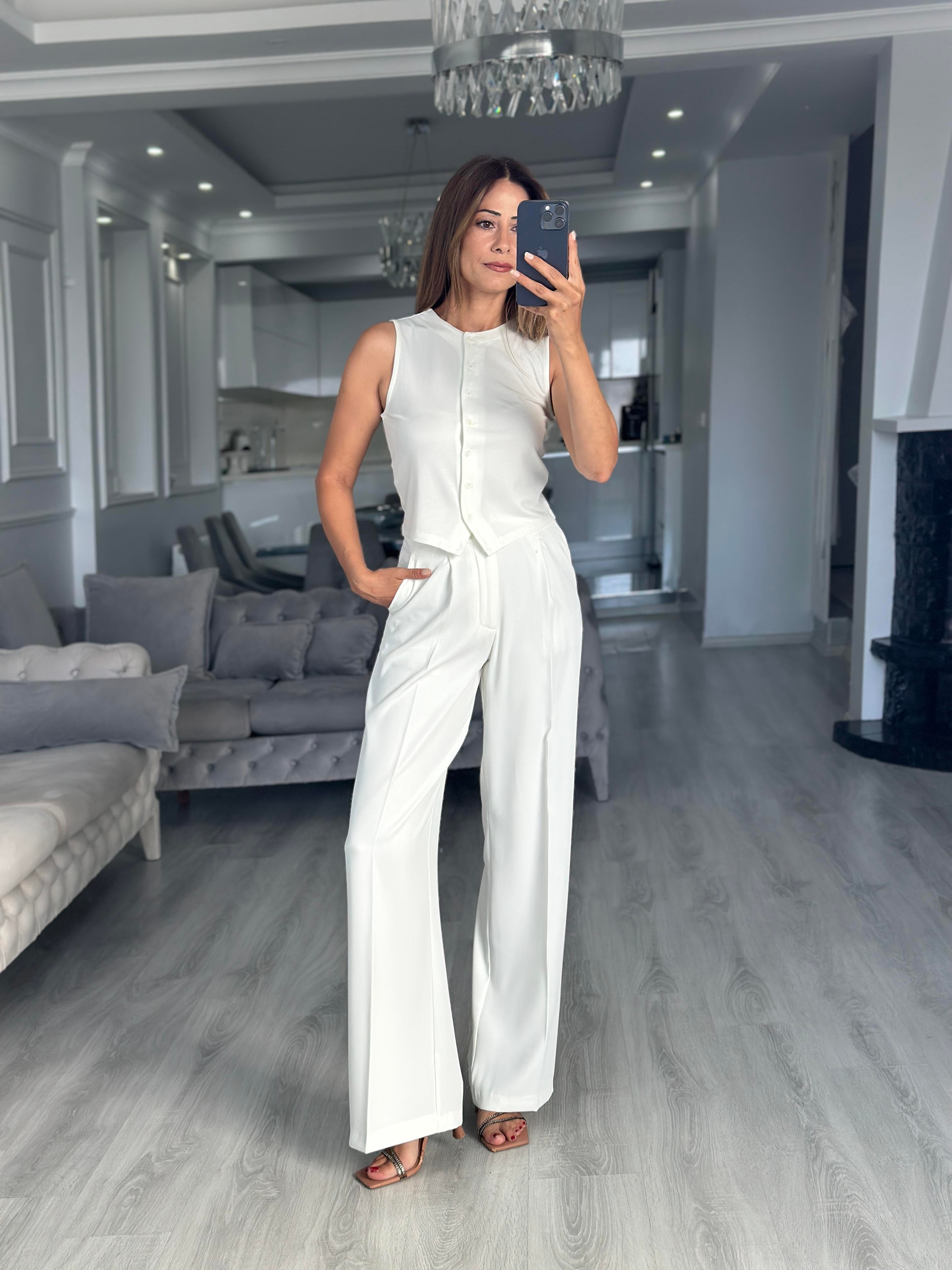 Beyaz Sıfır Kol Düğmeli Bisiklet Yaka Kadın Yelek