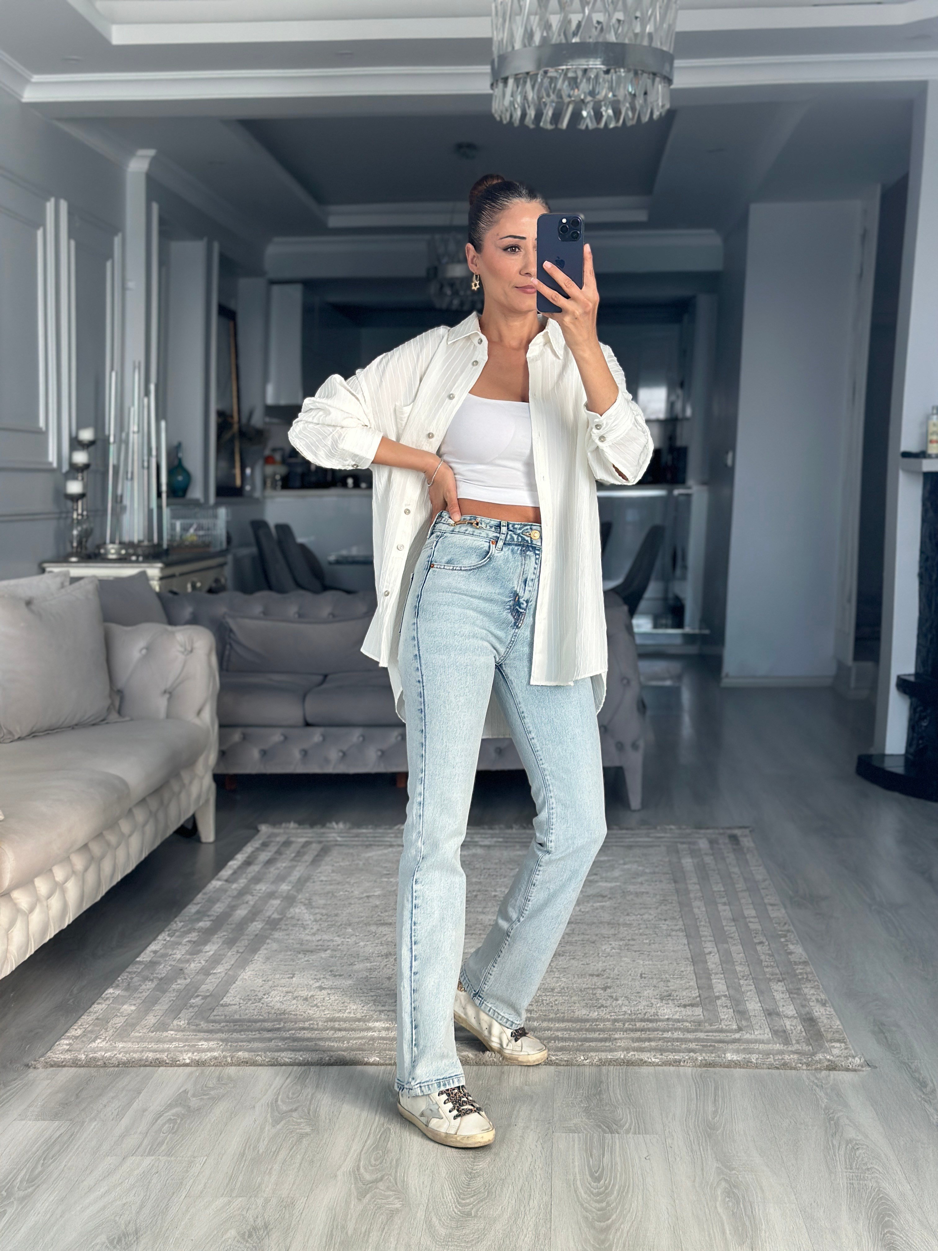 Beyaz Tek Cepli Çizgi Detay Oversize Kadın Gömlek