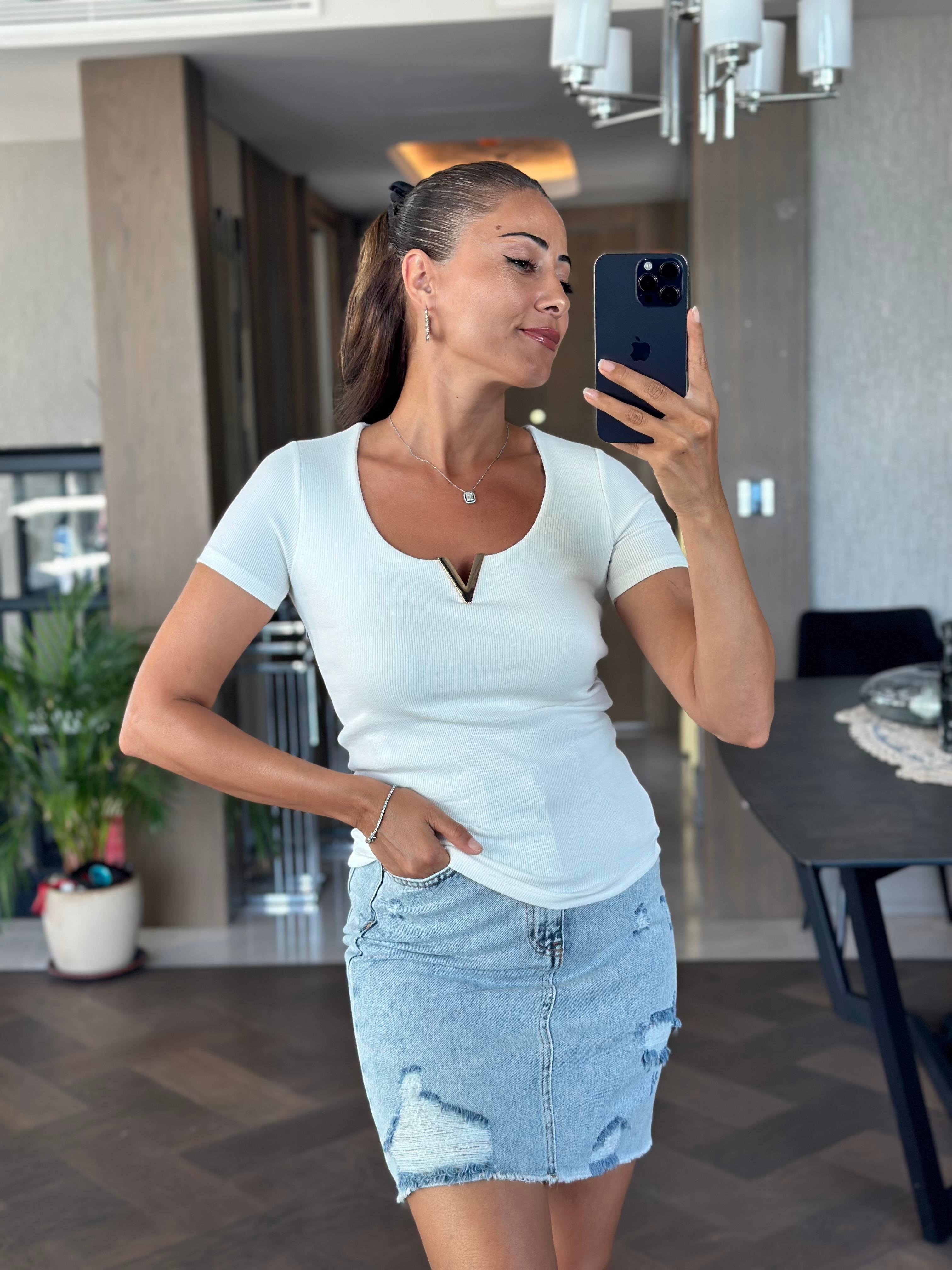 Beyaz U Yaka Kısa Kol Gold V Demirli Kaşkorse Kadın Body