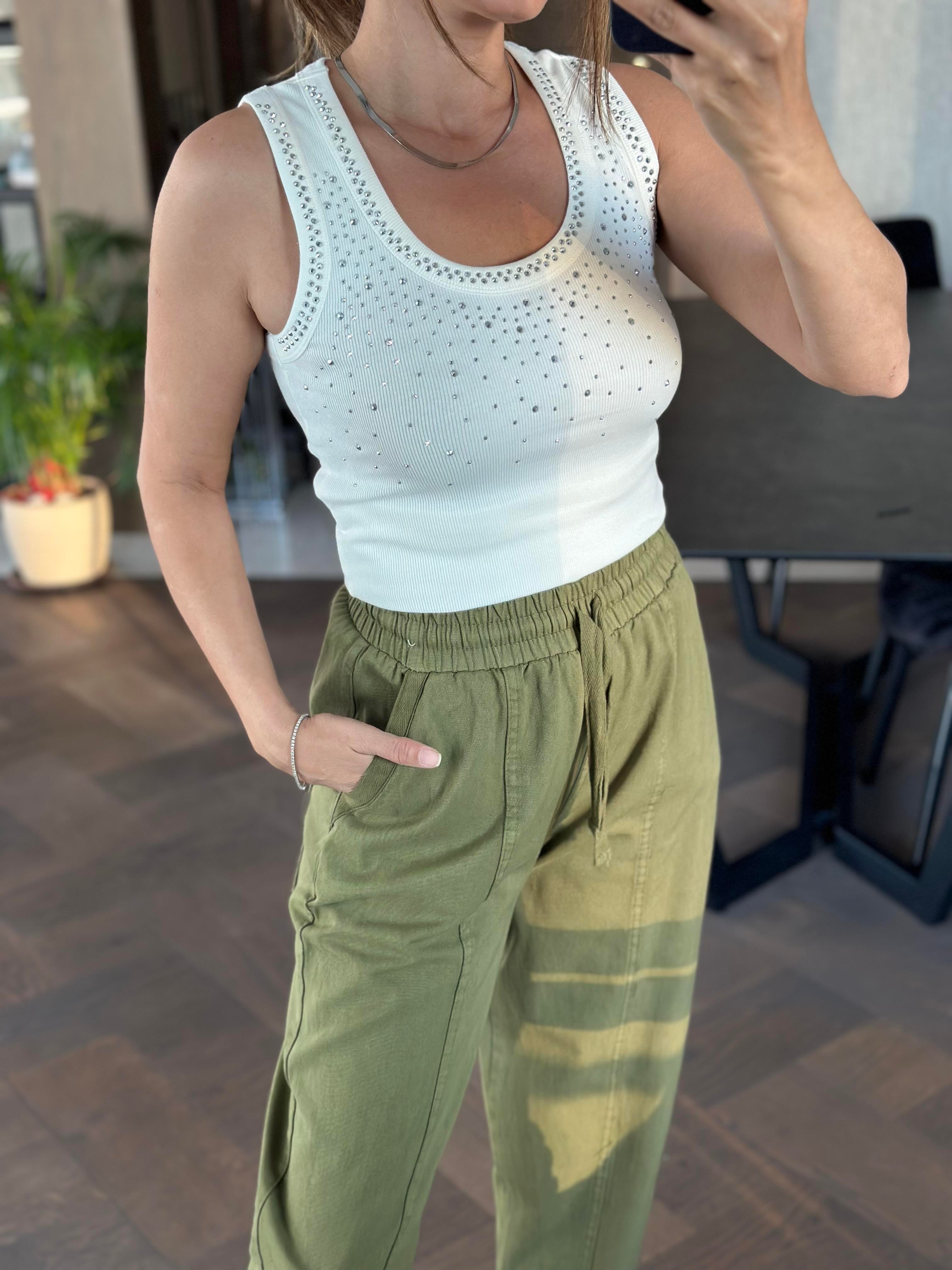 Beyaz U Yaka Önü Taşlı Kaşkorse Sıfır Kol Kadın Body