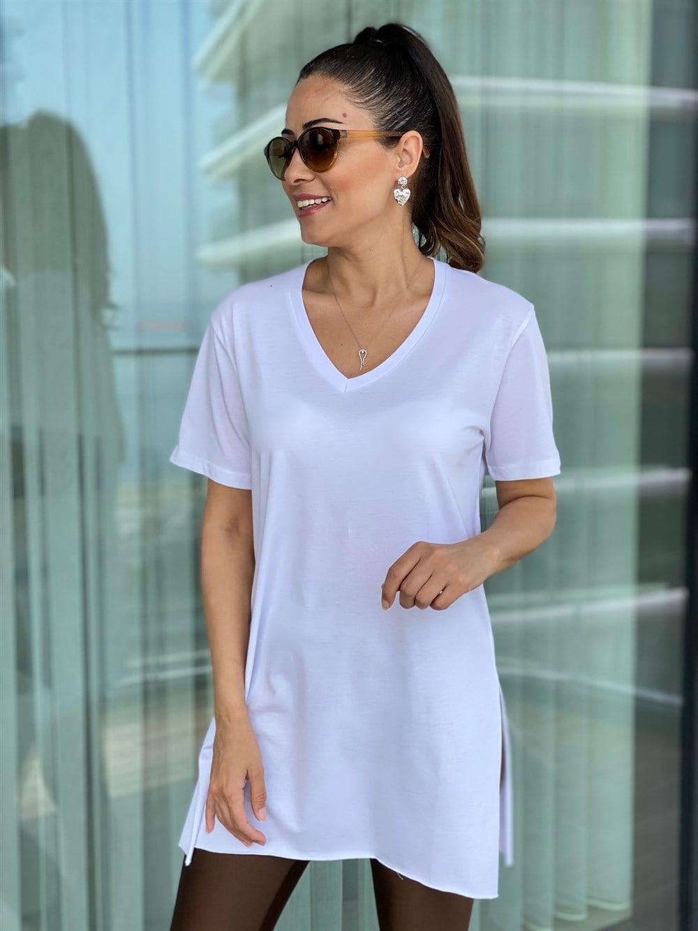 Beyaz  V Yaka Basic T-Shirt 