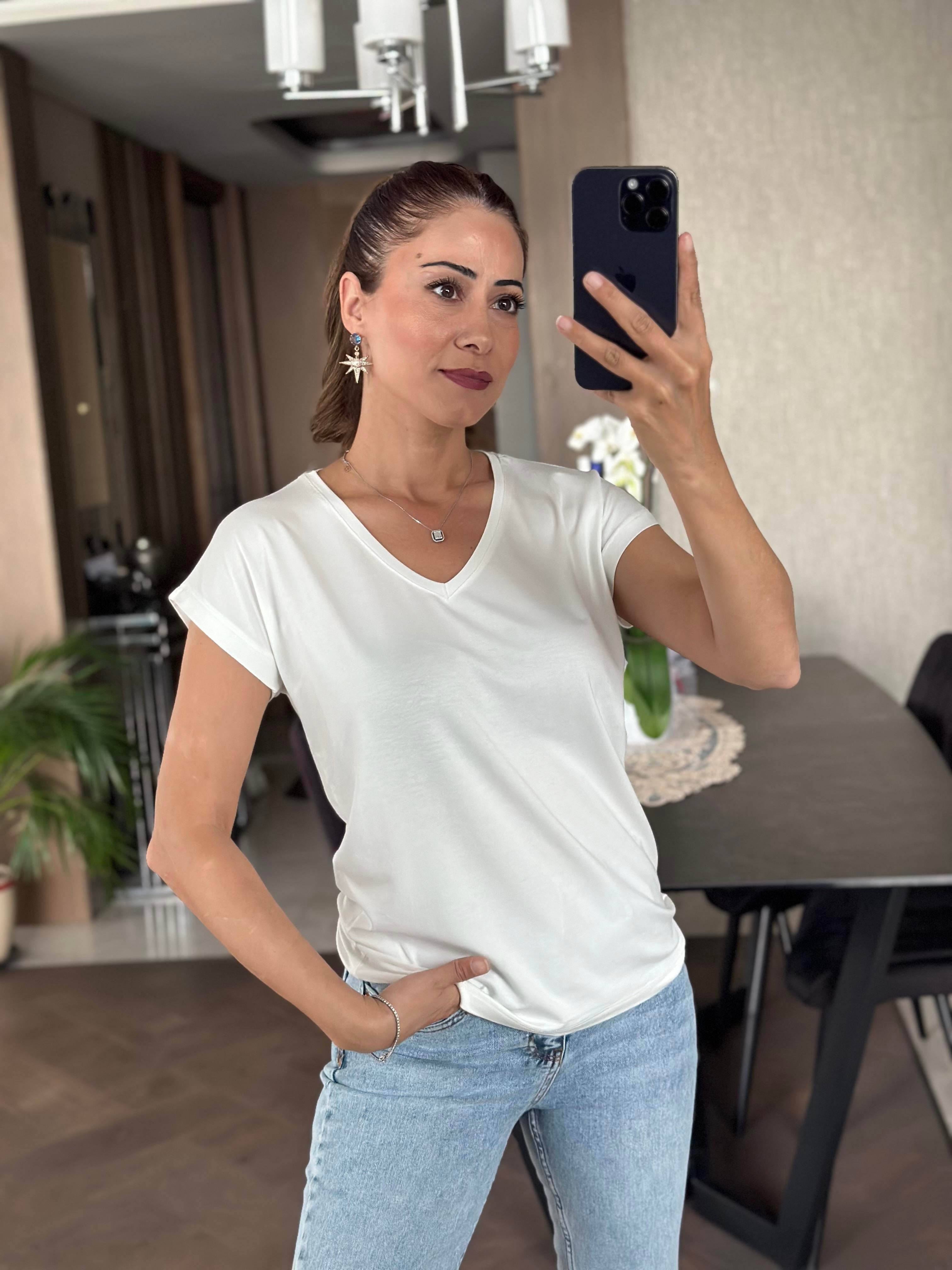 Beyaz V Yaka Kısa Yarasa Kol Basic Kadın T-Shirt