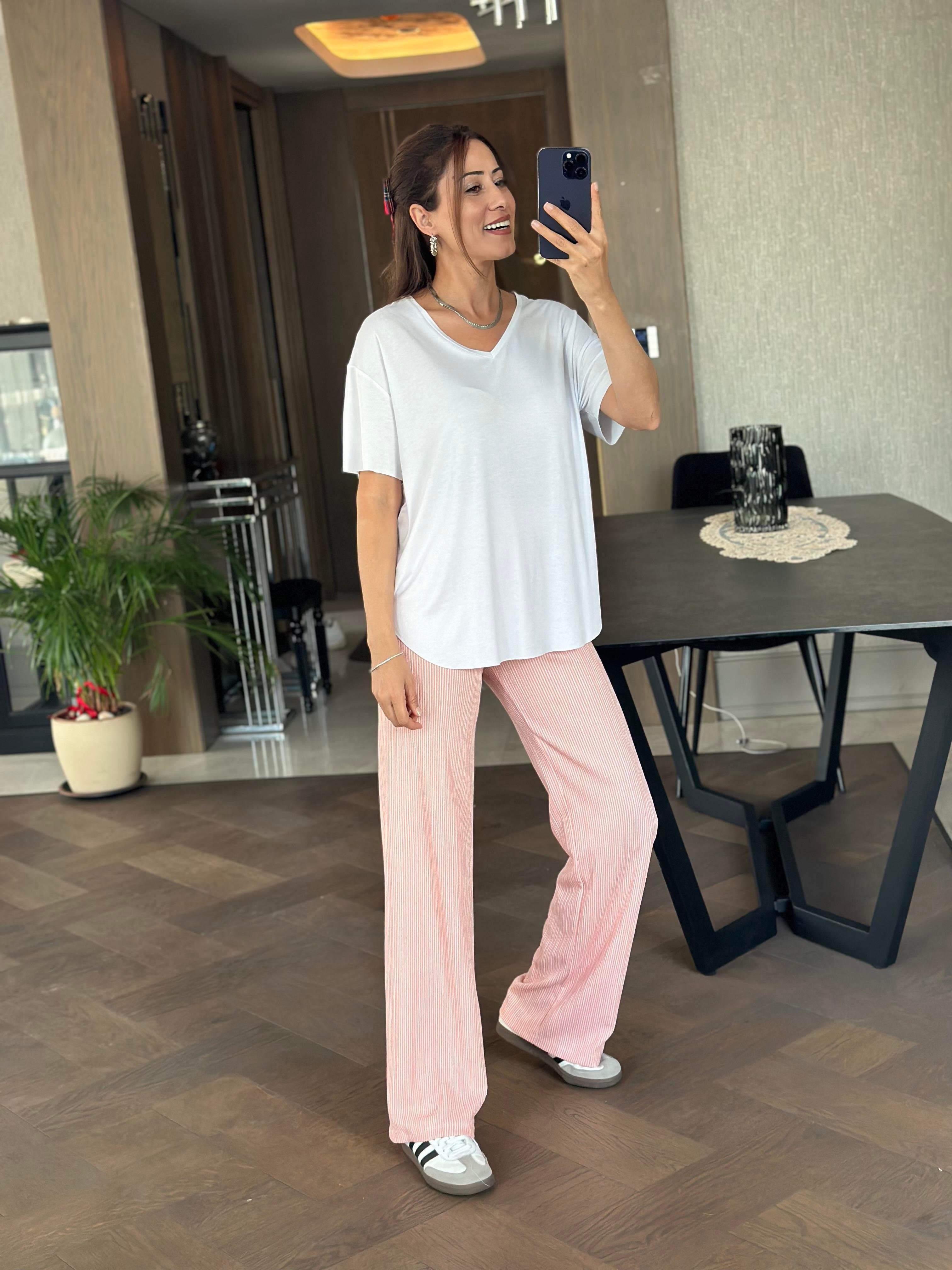 Beyaz V Yaka Oysh Model Eteği Oval Kesim Kadın T-Shirt