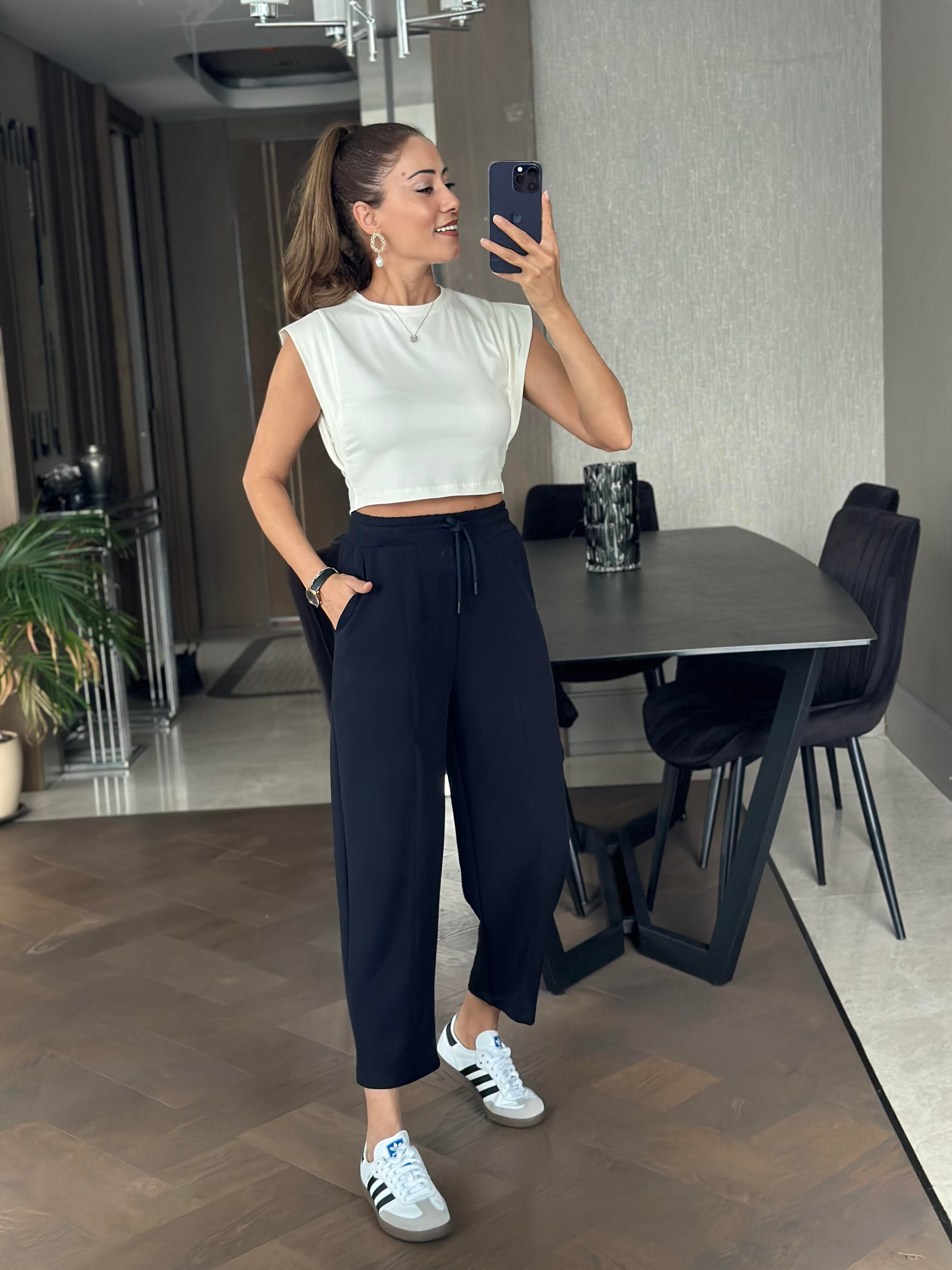 Beyaz Vatka Görünümlü Sıfır Kol Kadın Crop Body