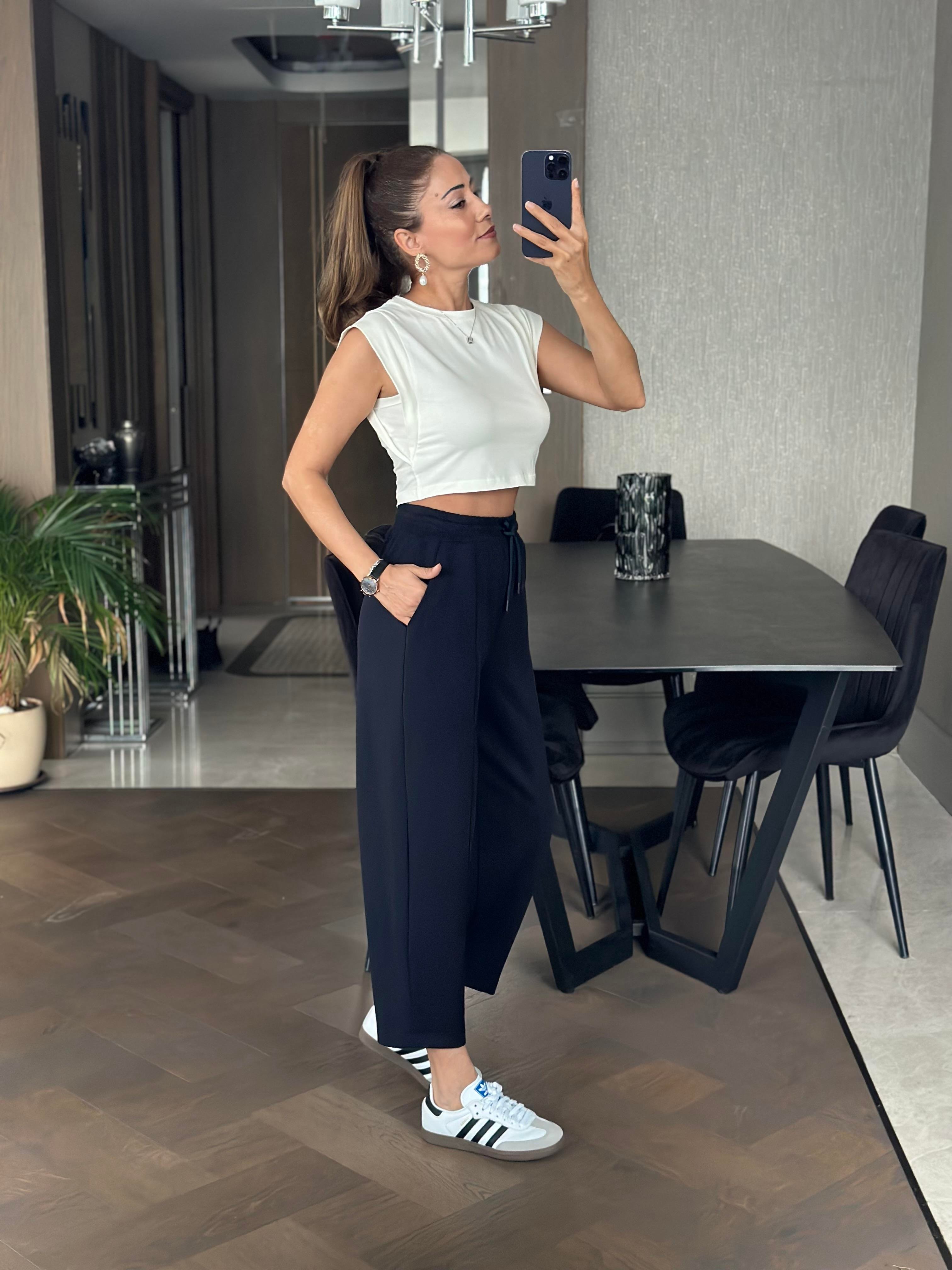 Beyaz Vatka Görünümlü Sıfır Kol Kadın Crop Body