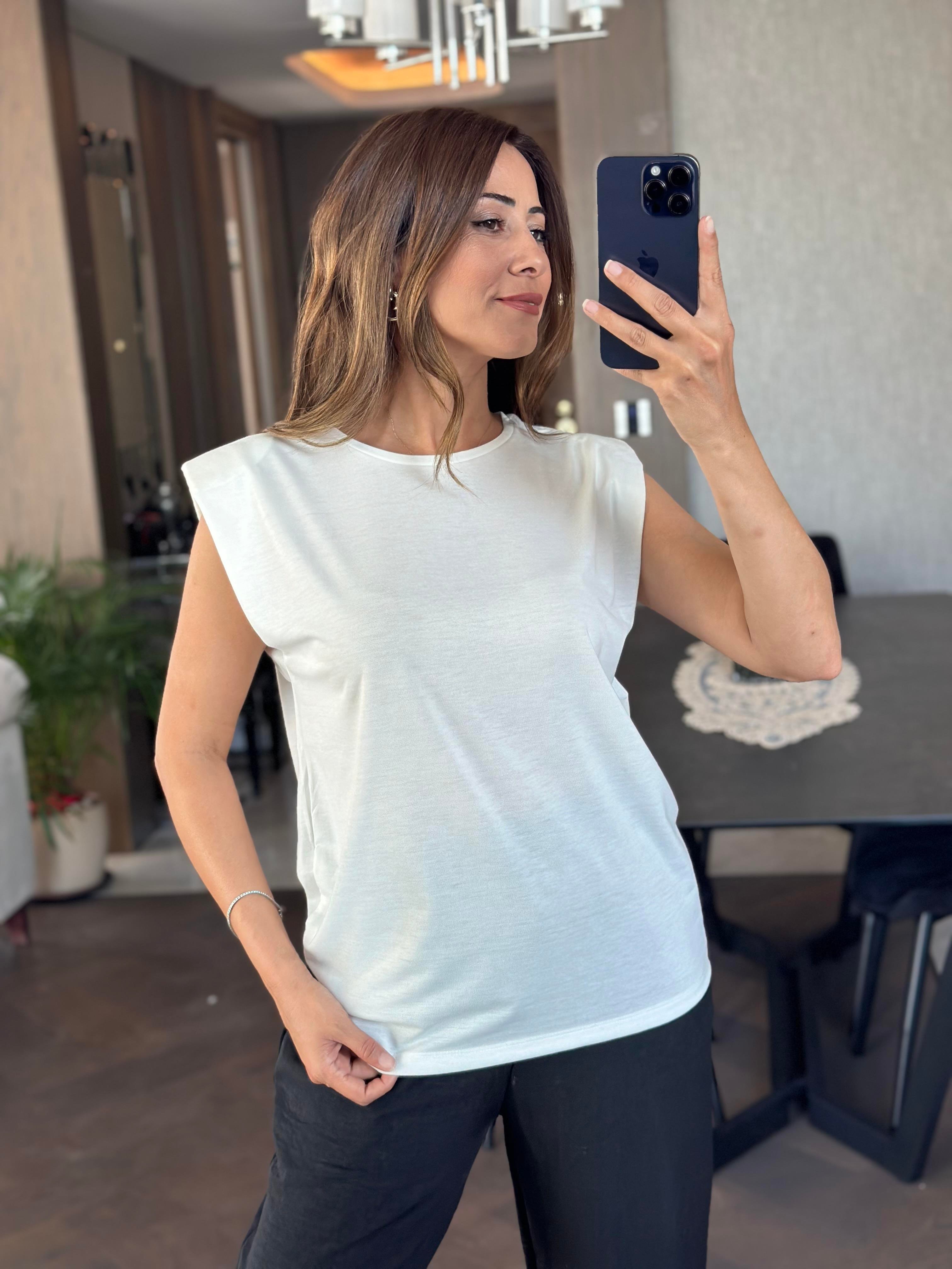 Beyaz Vatkalı Sıfır Kol Bisiklet Yaka Kadın T-Shirt
