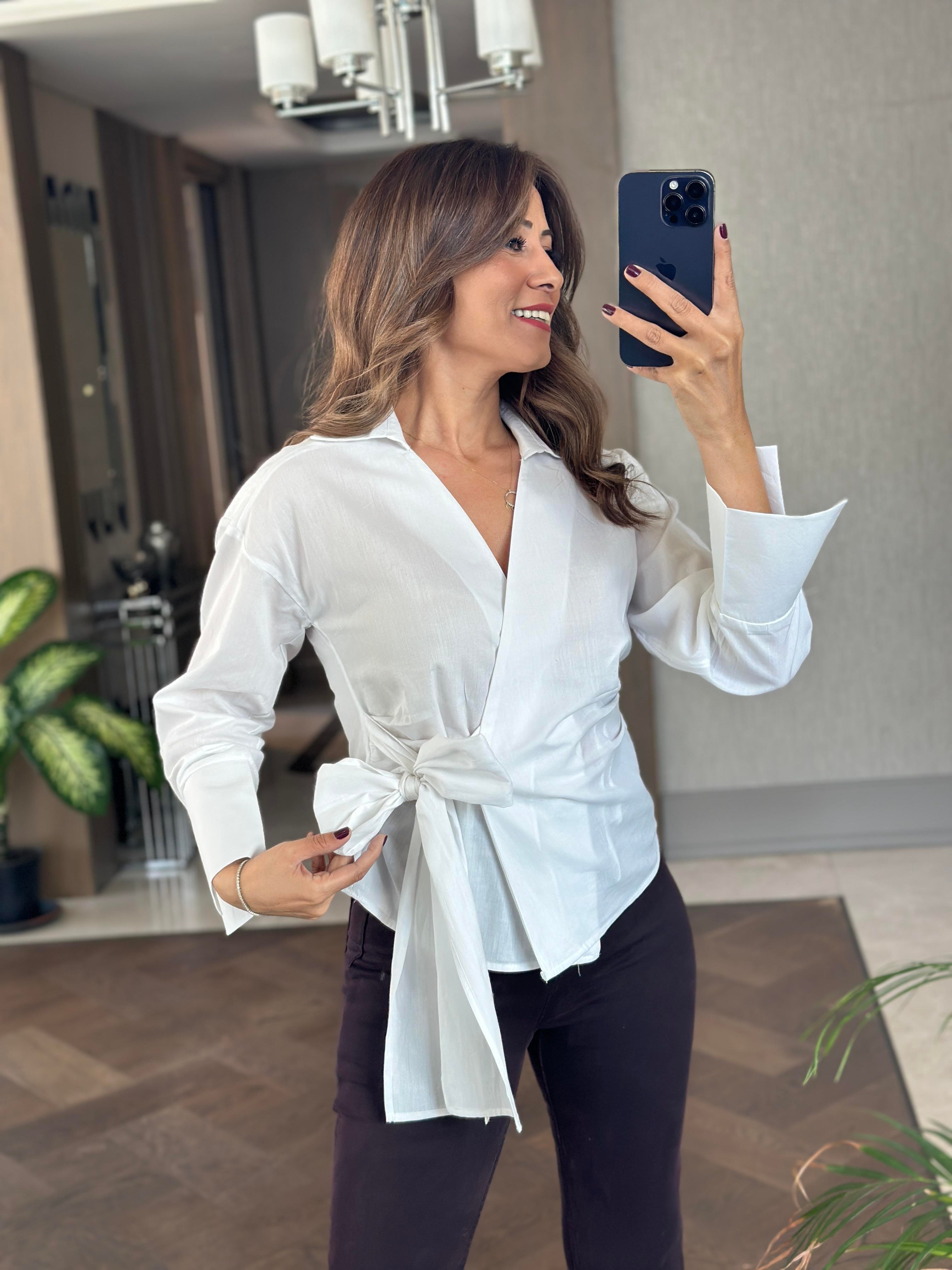 Beyaz Yandan Bağlamalı Kruvaze Yaka Kadın Gömlek