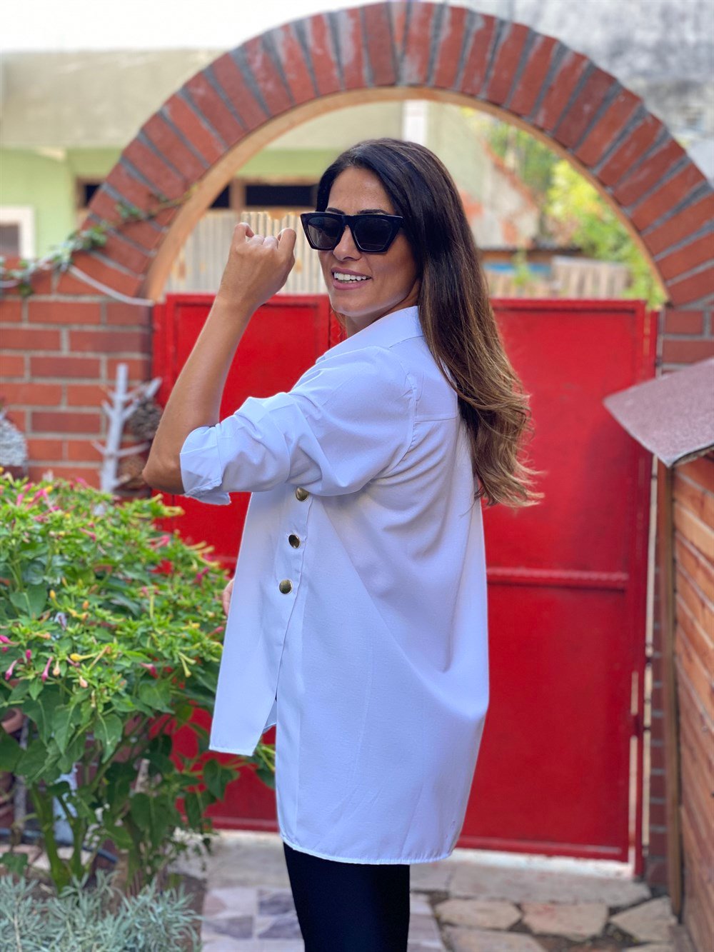 Beyaz Yanları Gold Düğmeli Poplin Kadın Gömlek