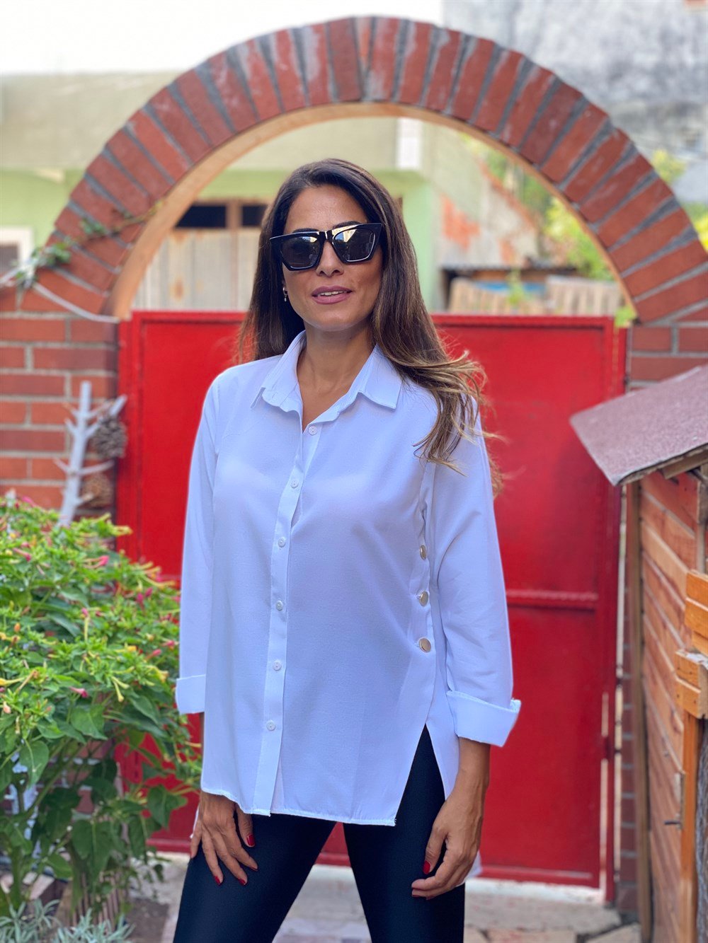 Beyaz Yanları Gold Düğmeli Poplin Kadın Gömlek