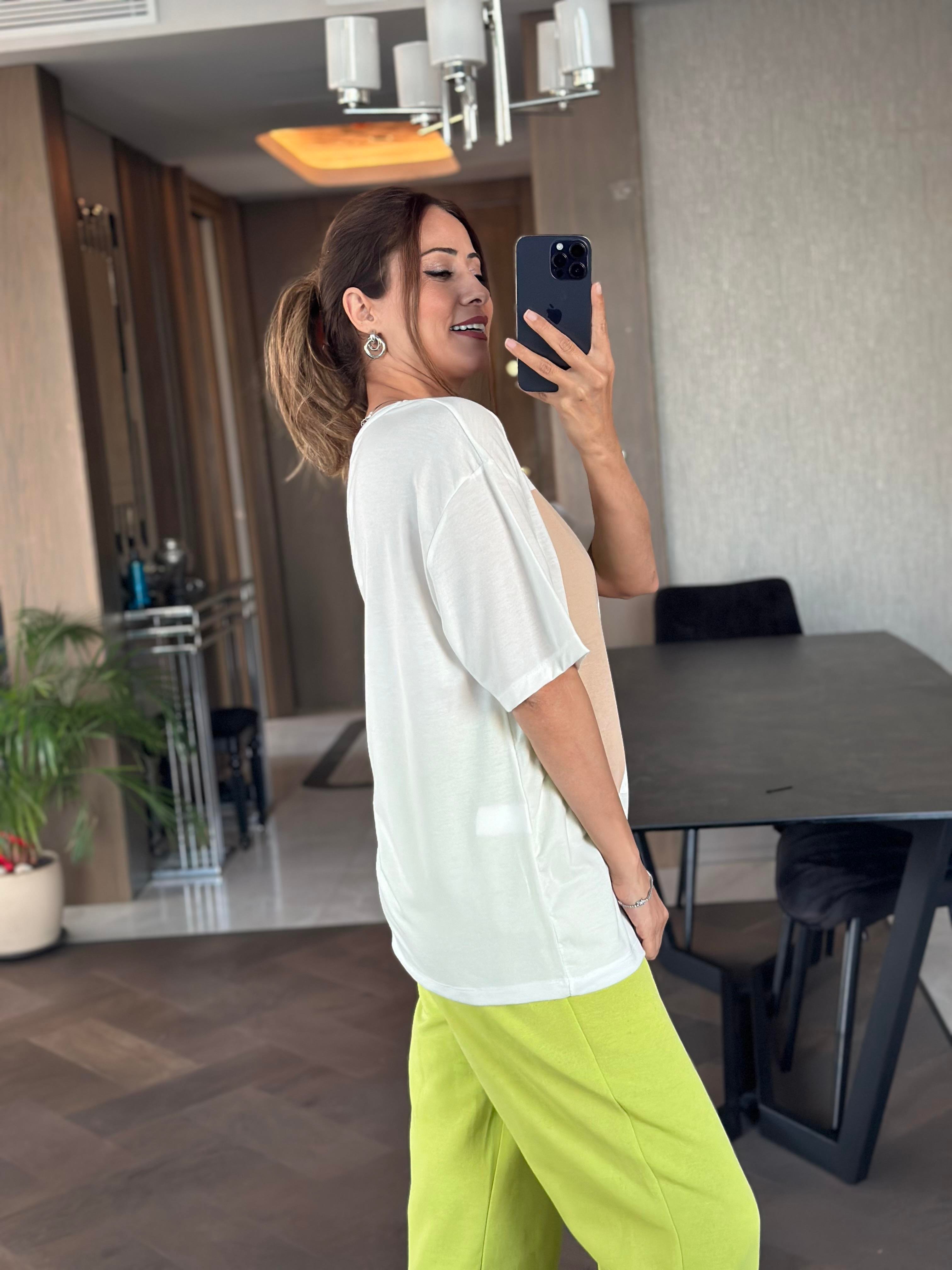 Beyaz Yeşil Çiçek Baskılı Bisiklet Yaka Kadın T-Shirt
