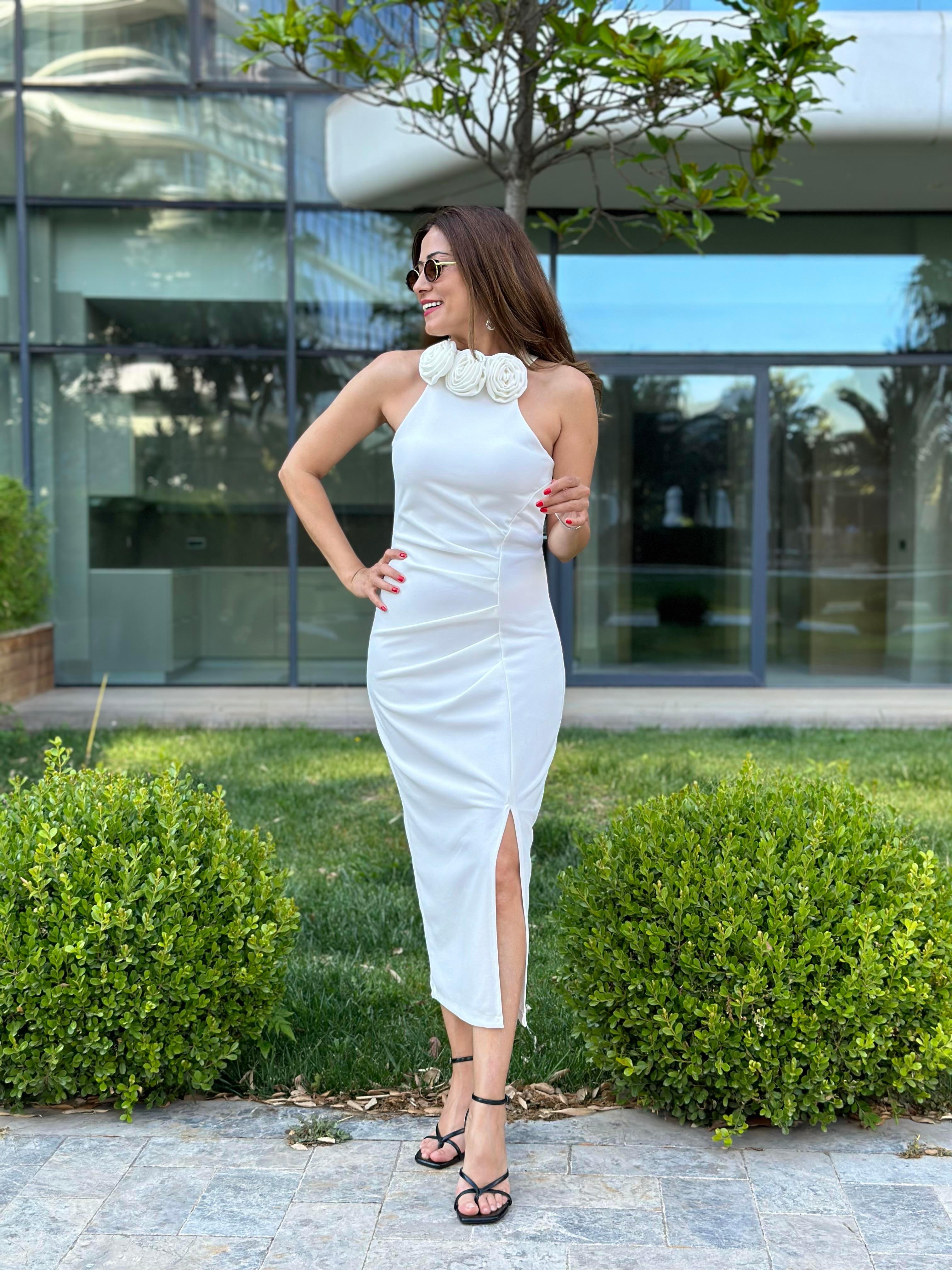 Beyaz Yüzücü Yaka Gül Detay Yırtmaçlı Kadın Elbise