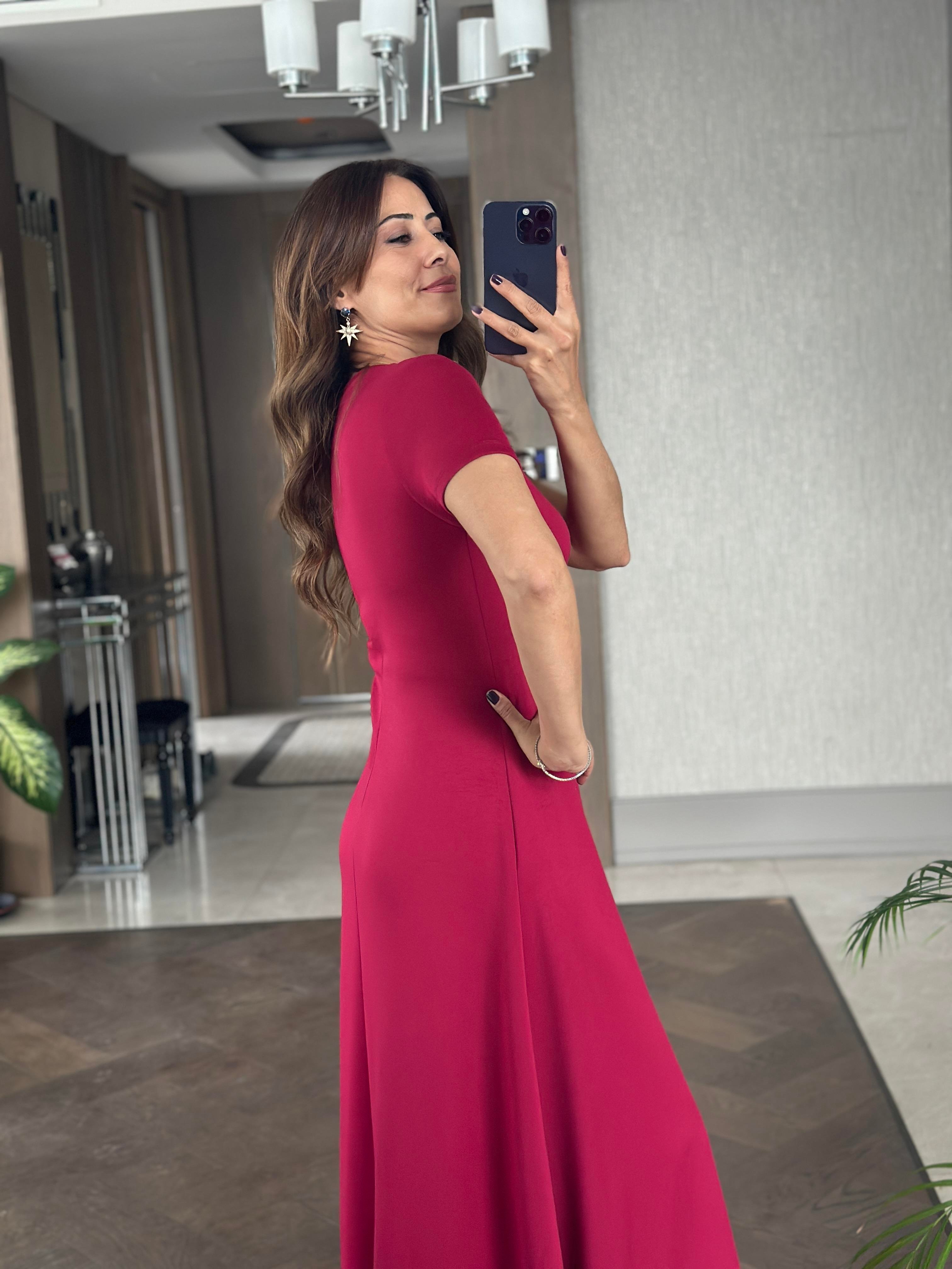 Bordo Kısa Kol V Yaka Önü Yırtmaçlı Modal Kadın Midi Boy Elbise 