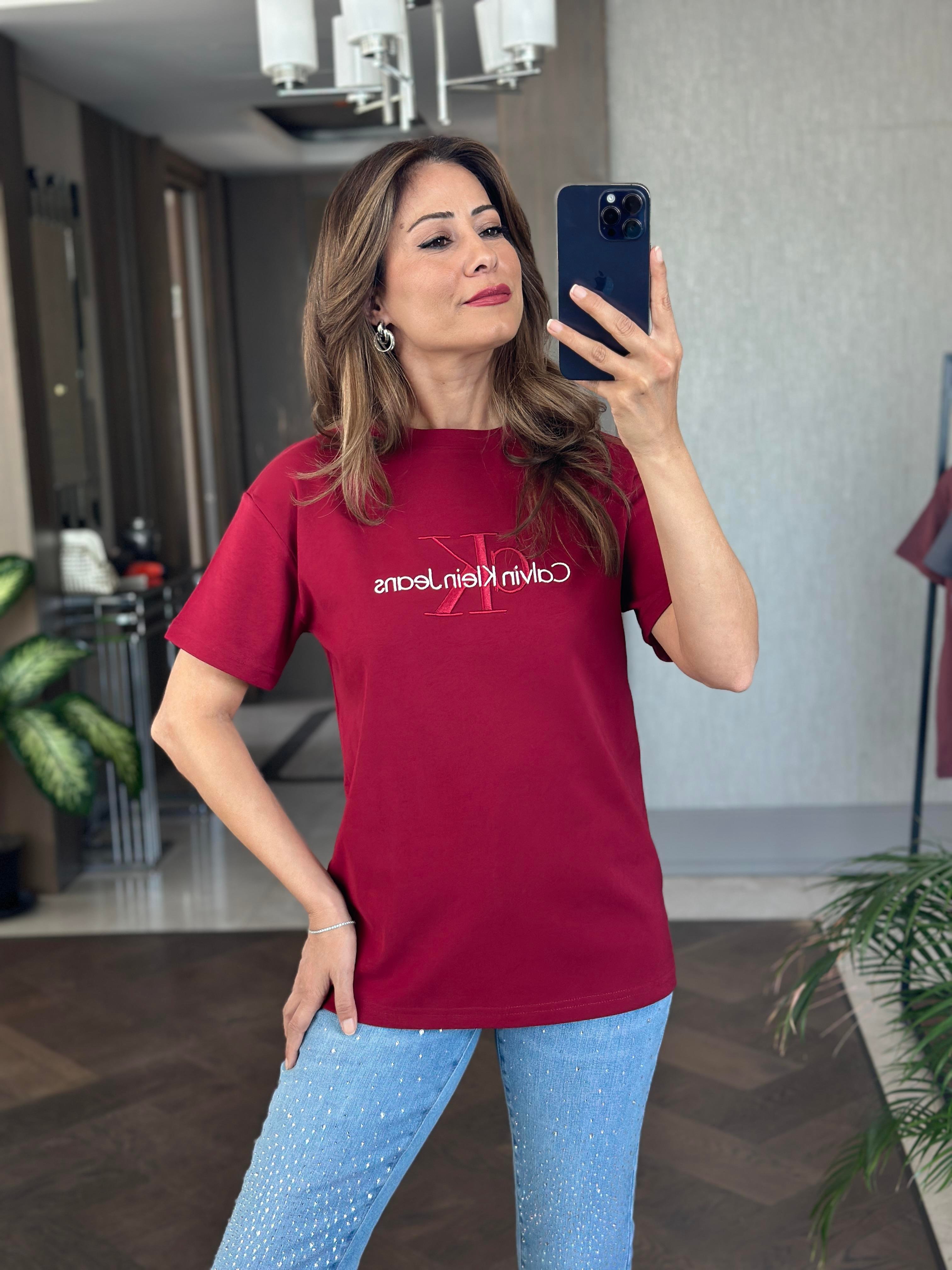 Bordo Önü Kabartma Yazı Nakışlı Bisiklet Yaka Kısa Kol Kadın T-Shirt