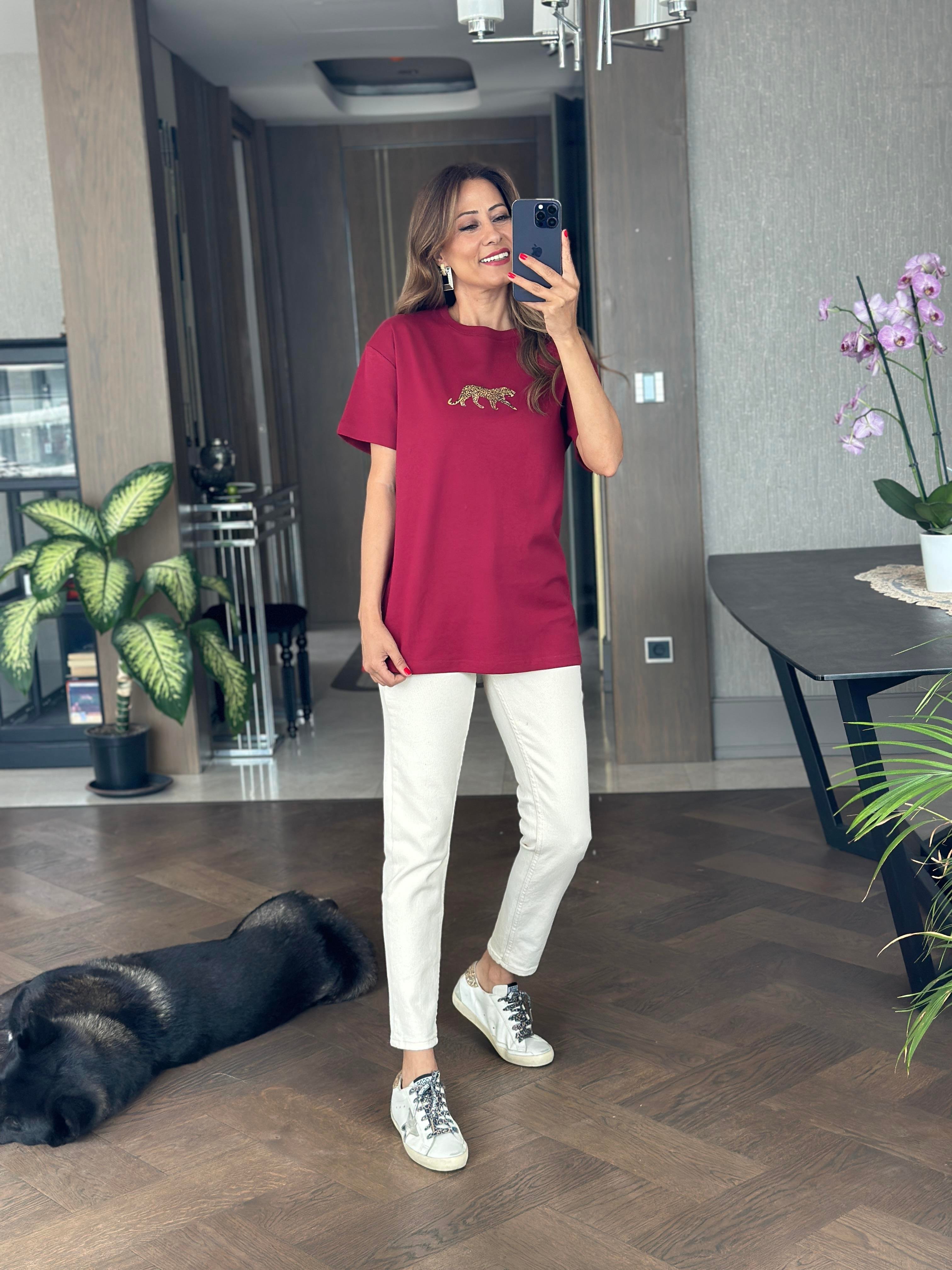 Bordo Önü Kaplan Nakışlı Bisiklet Yaka  Kadın T-Shirt