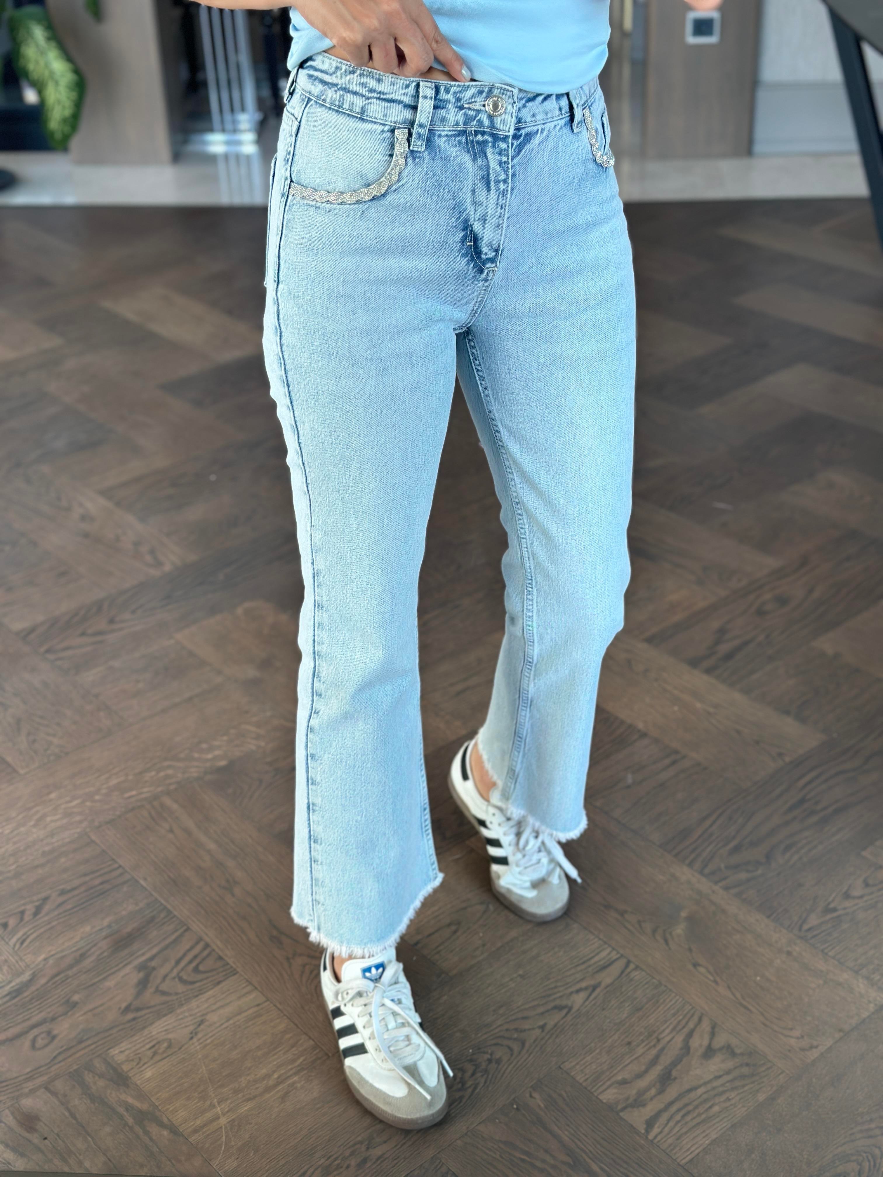 Buz Mavi Cebi Taşlı Flare Kadın Jean Pantolon