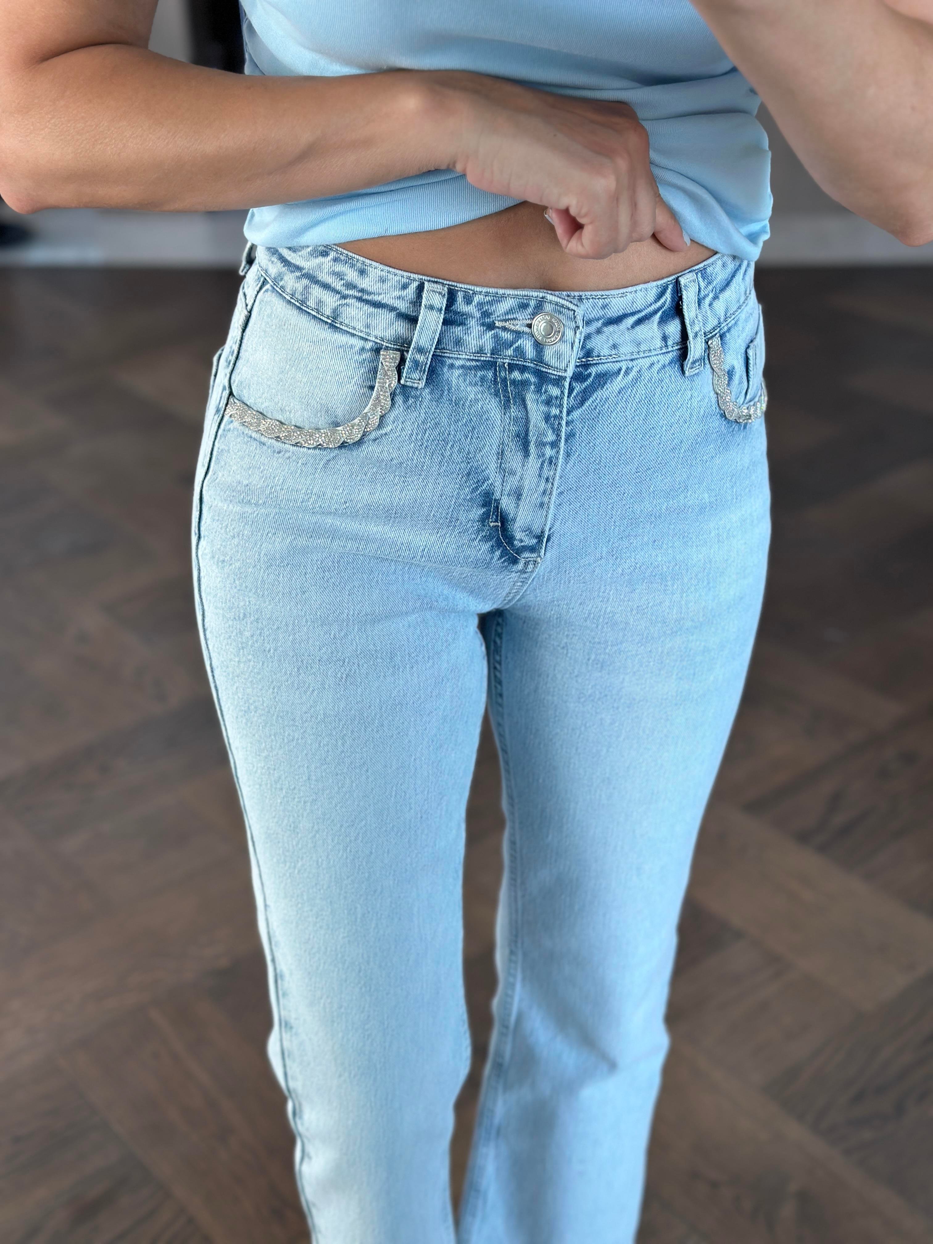 Buz Mavi Cebi Taşlı Flare Kadın Jean Pantolon