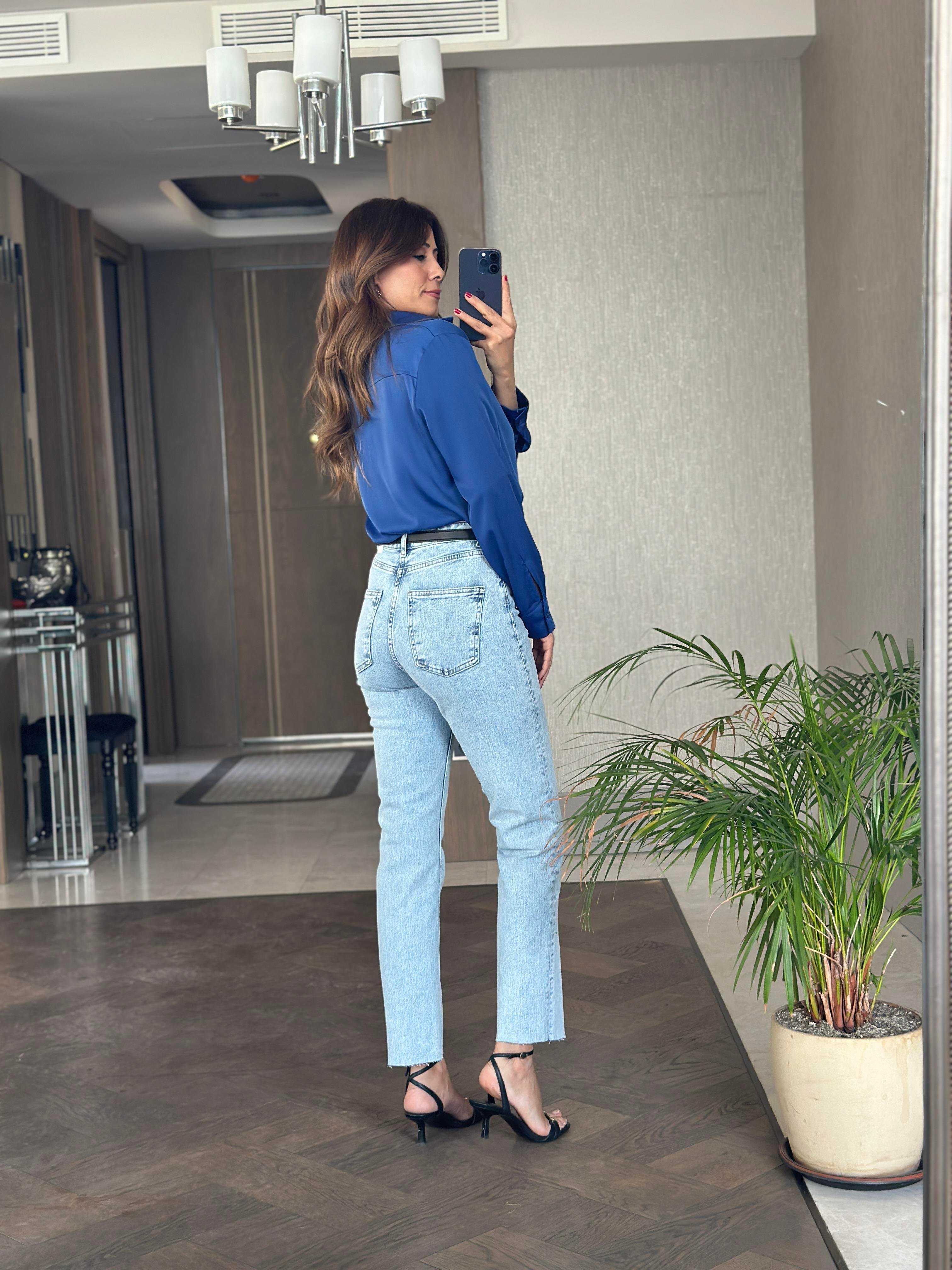 Buz Mavi Lacarino Düz Kesim Kesik Paça Kadın Jean Pantolon