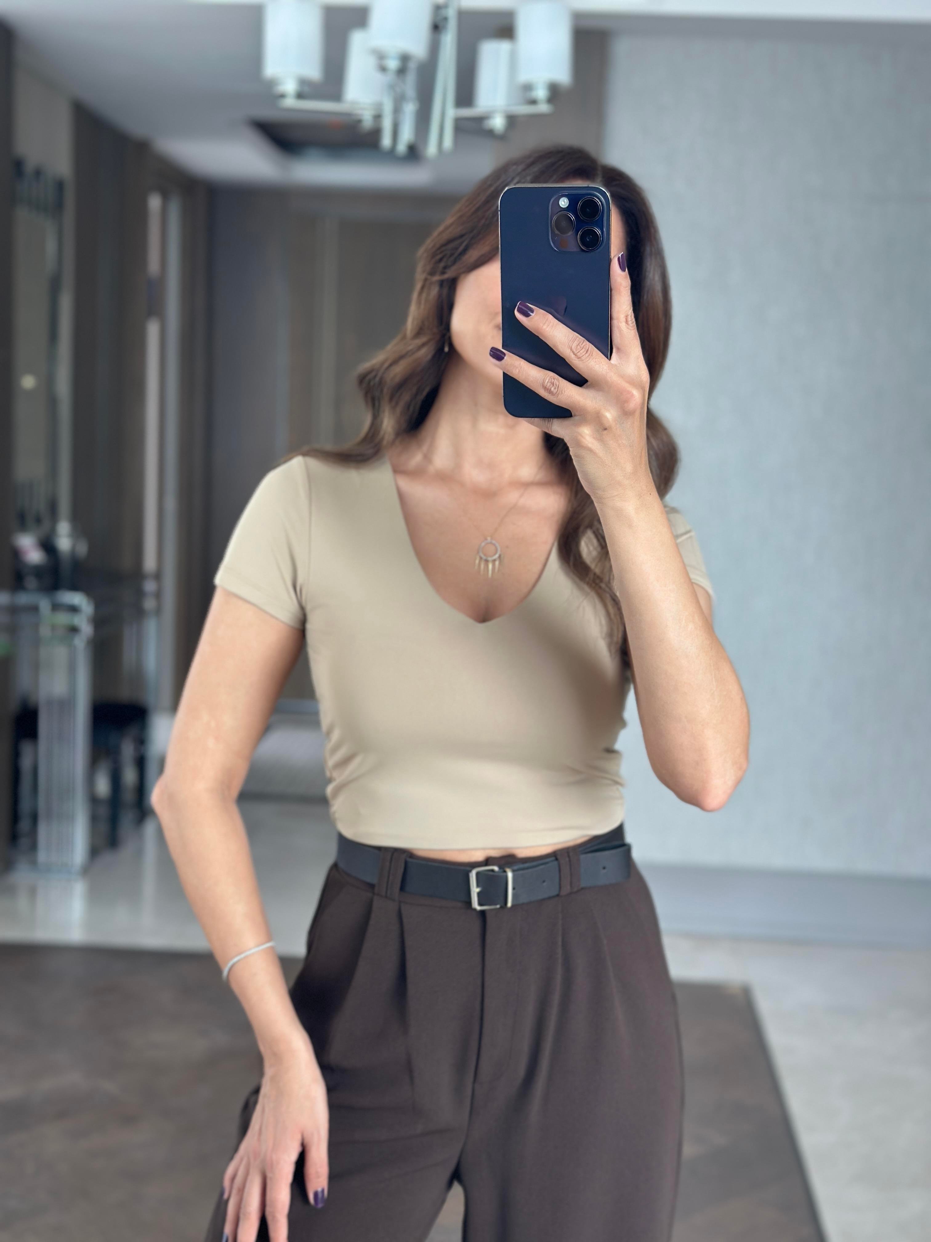 Camel Karol V Yaka Kısa Kol Kadın Crop Body