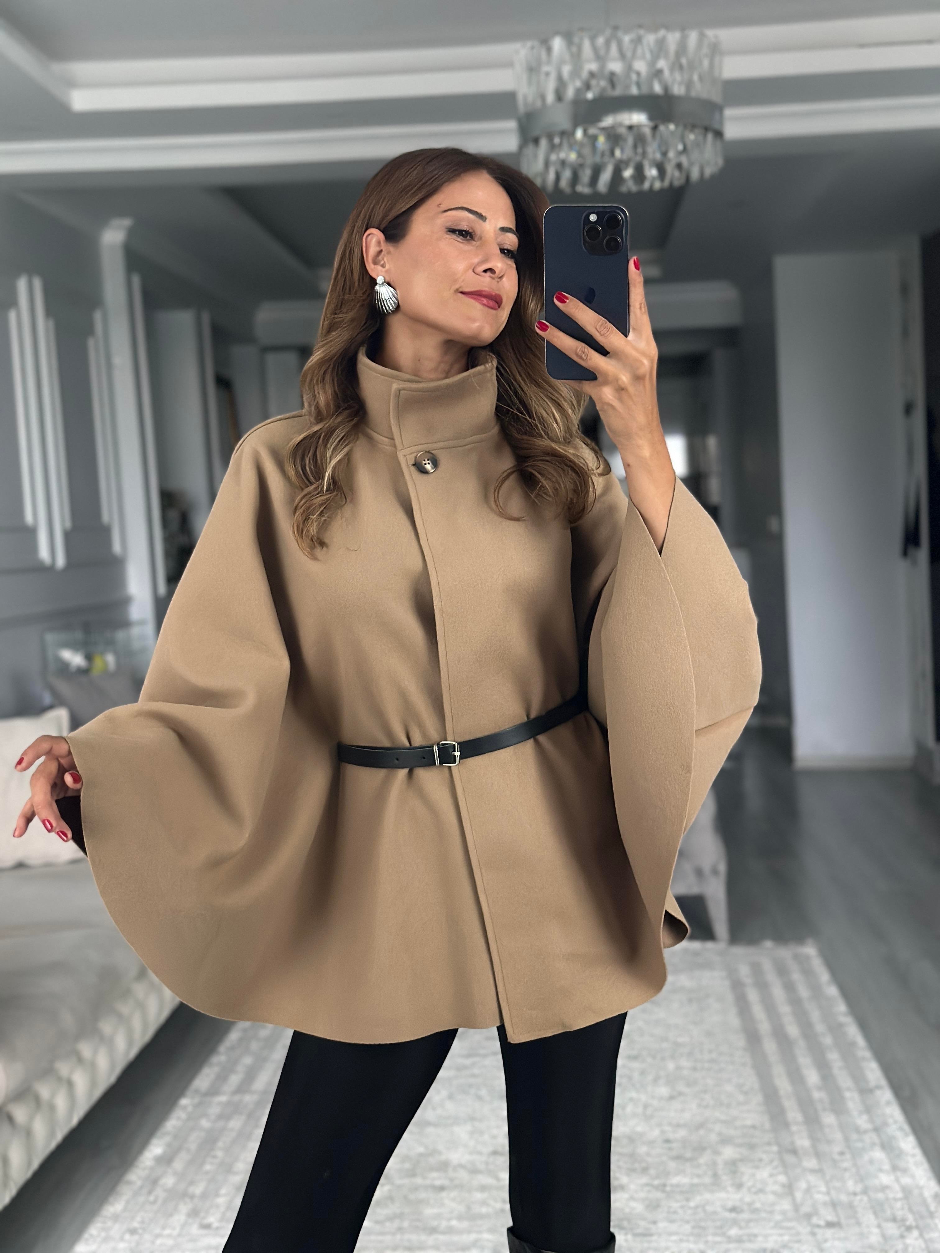 Camel Tek Düğmeli Dik Yaka Kemerli Kadın Kaşe Panço
