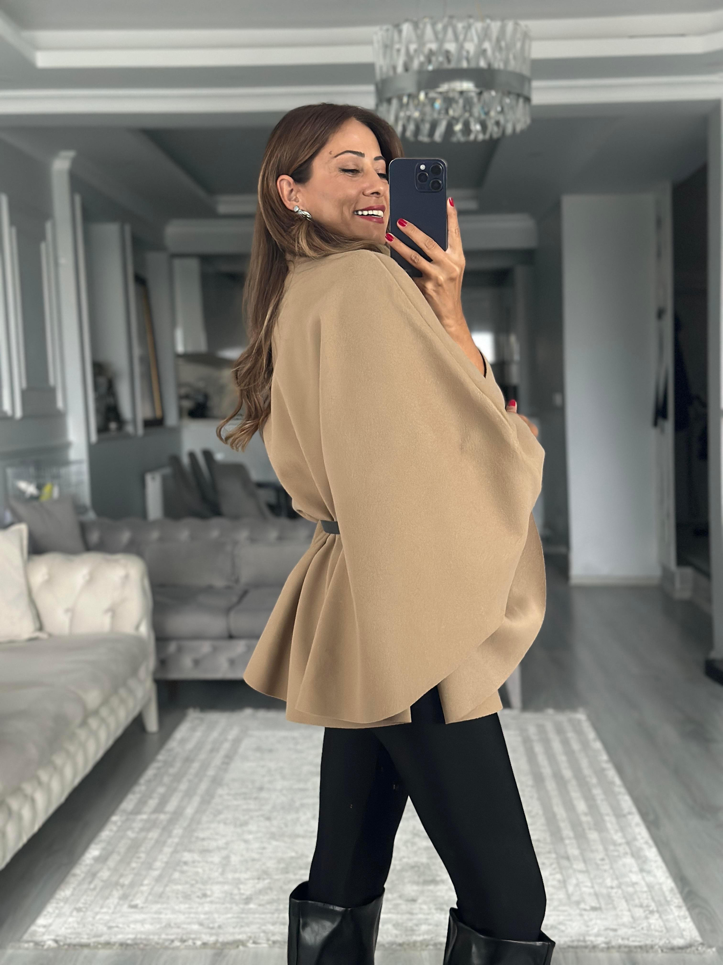 Camel Tek Düğmeli Dik Yaka Kemerli Kadın Kaşe Panço