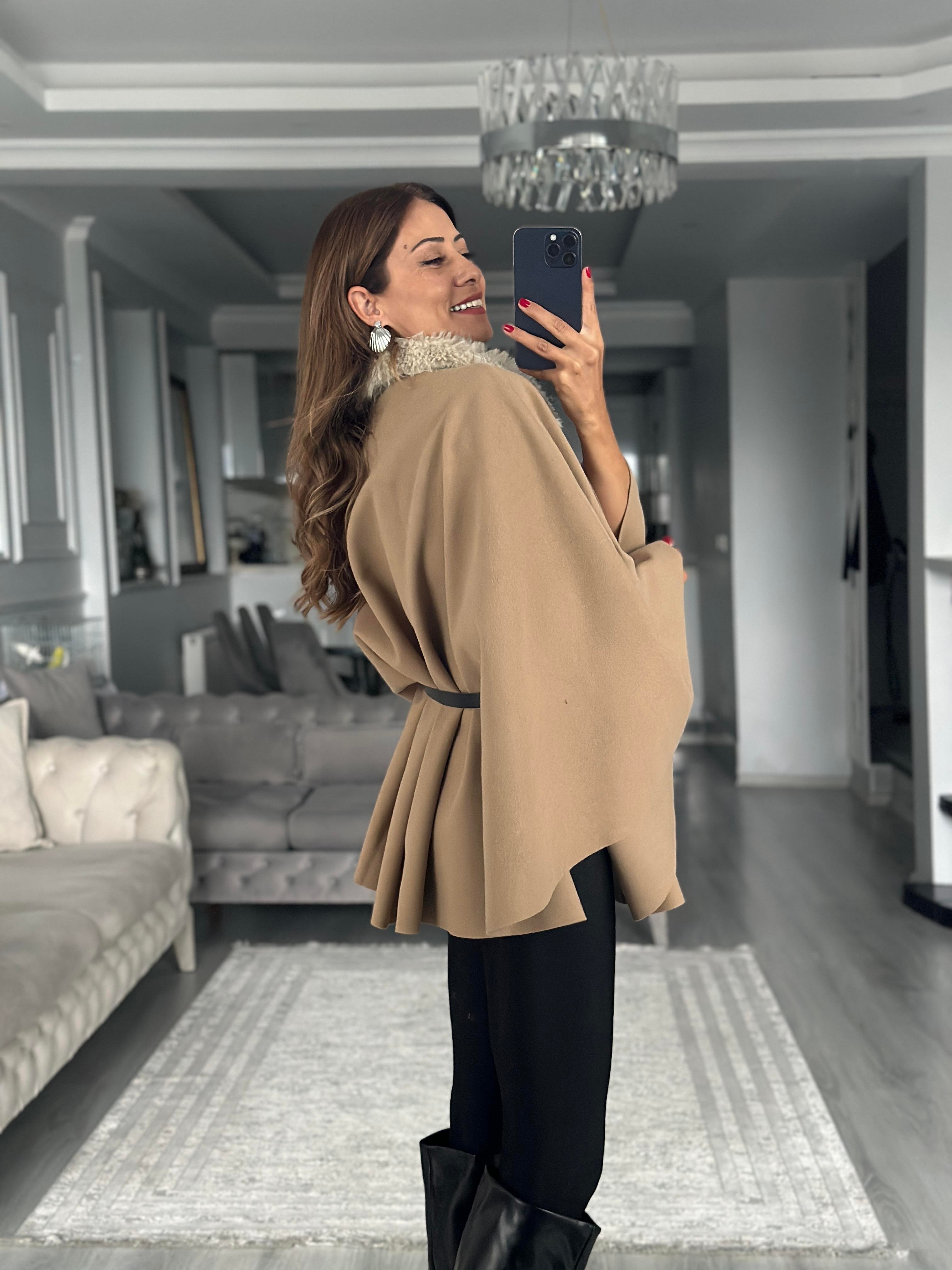 Camel Yakası Kürklü Kemerli Kadın Kaşe Panço