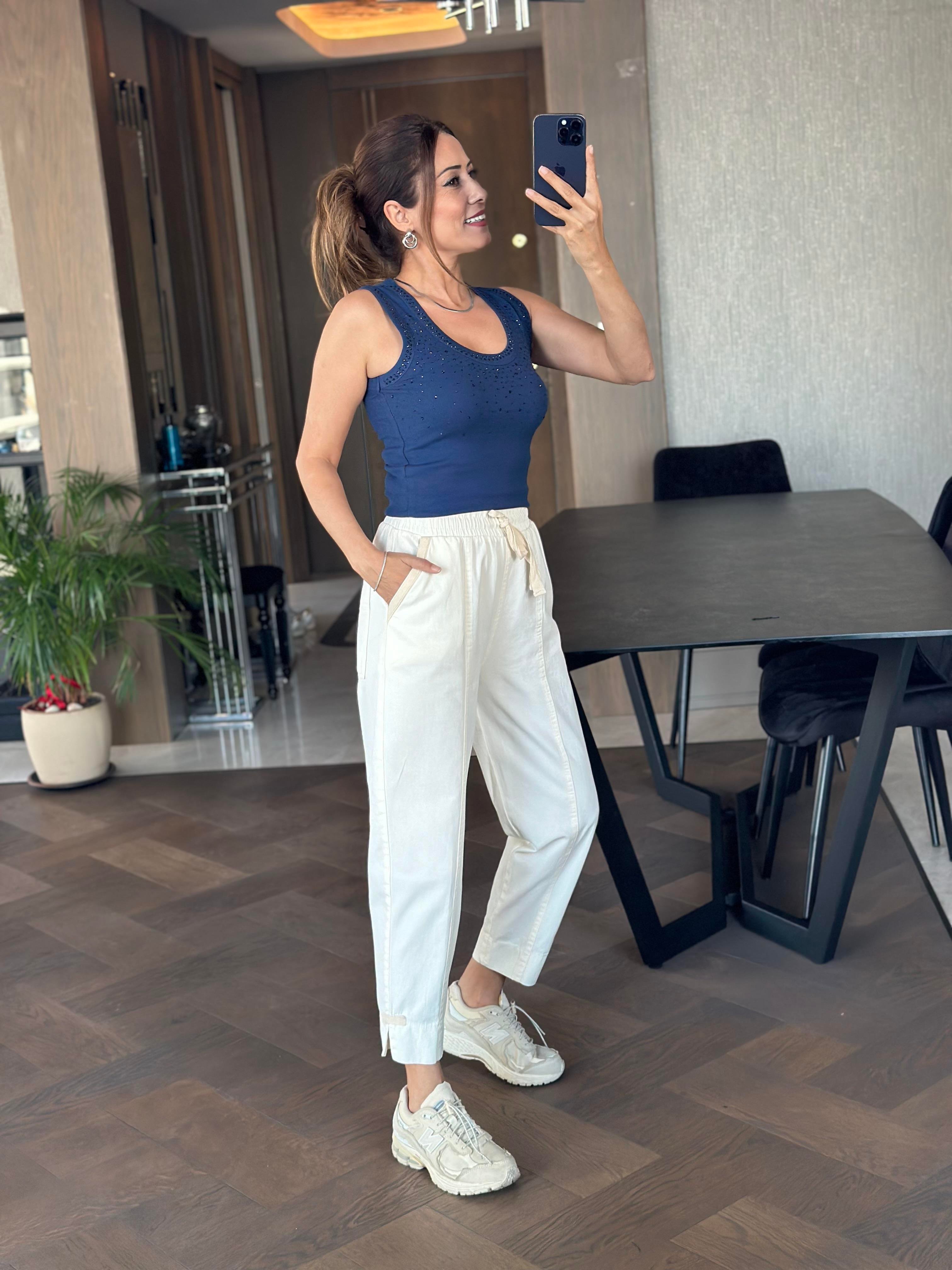Ekru Gabardin Cebi Biyeli Paçası Minik Yırtmaçlı Kadın Pantolon