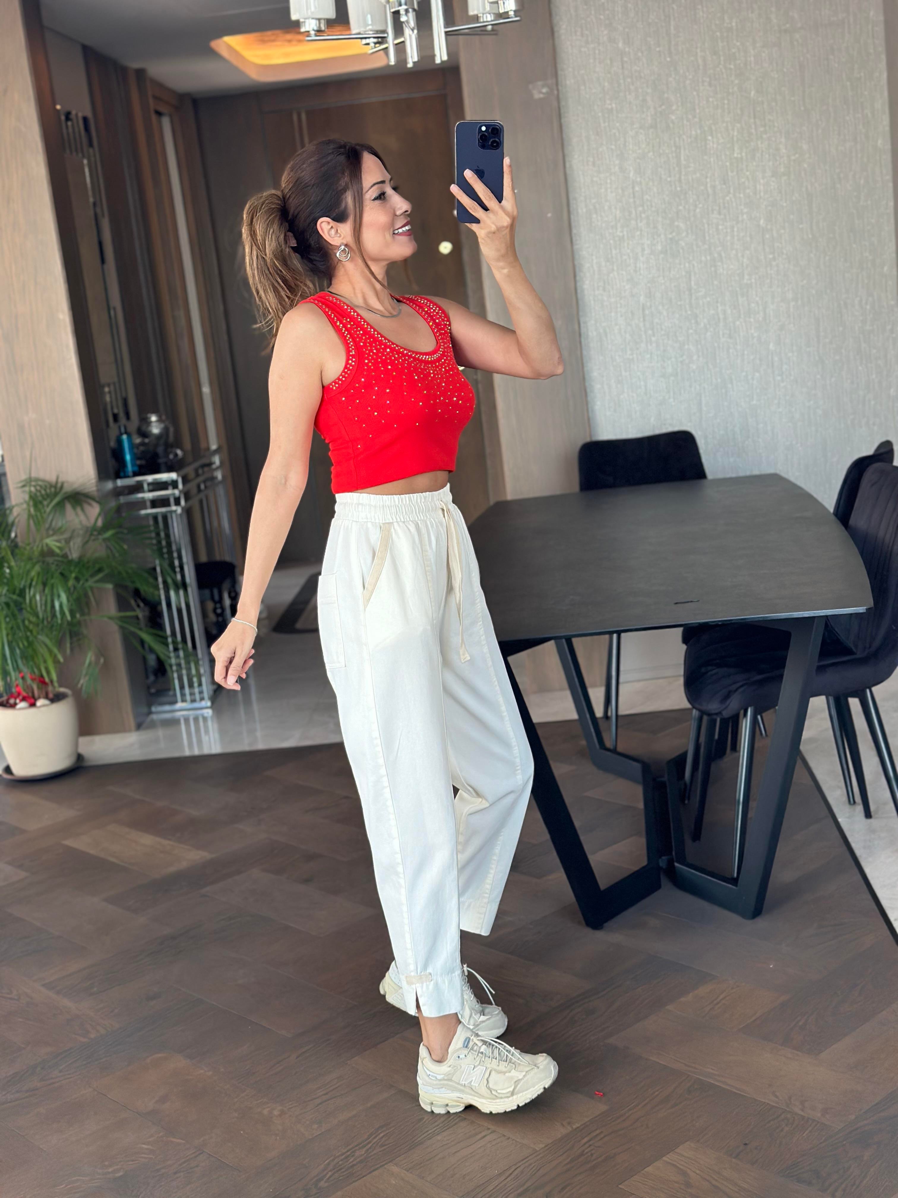 Ekru Gabardin Cebi Biyeli Paçası Minik Yırtmaçlı Kadın Pantolon